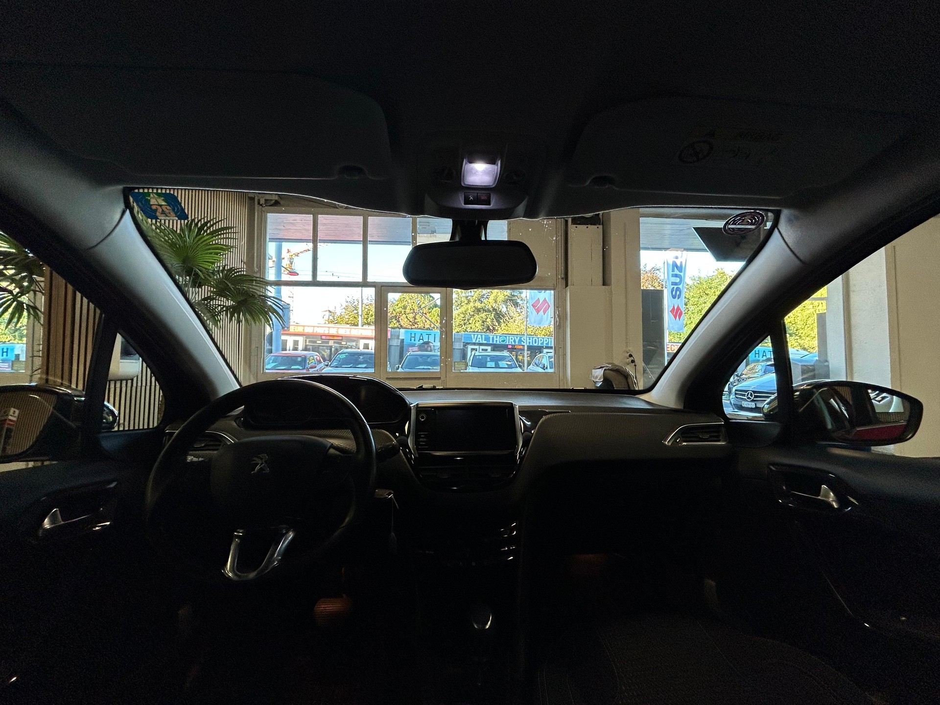 PEUGEOT 208 1.2 PureTech Allure S/S AUTOMATIQUE - 8