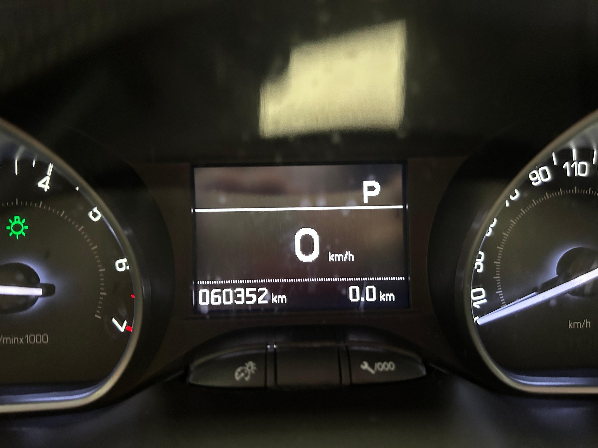 PEUGEOT 208 1.2 PureTech Allure S/S AUTOMATIQUE - 9