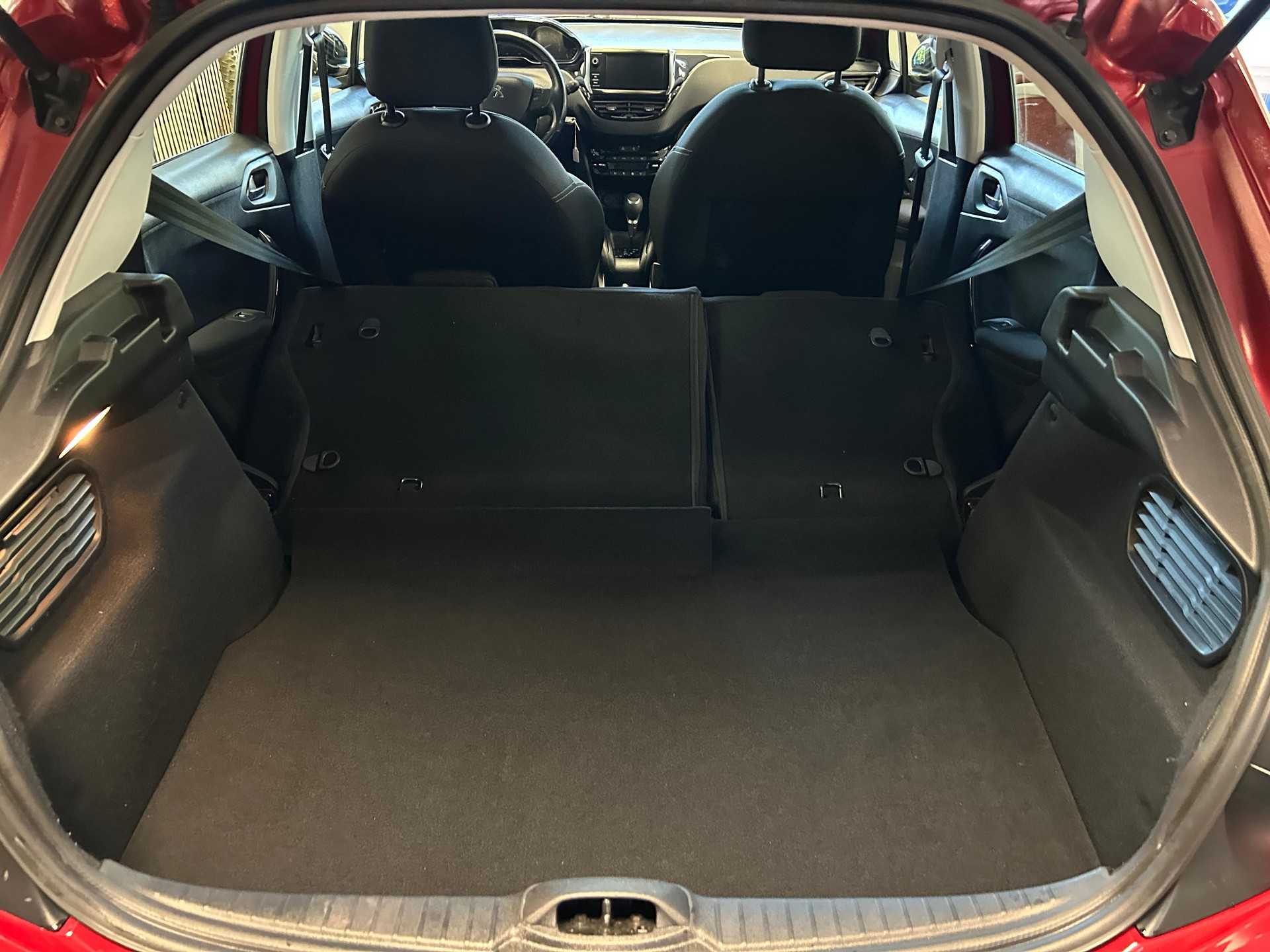 PEUGEOT 208 1.2 PureTech Allure S/S AUTOMATIQUE - 21