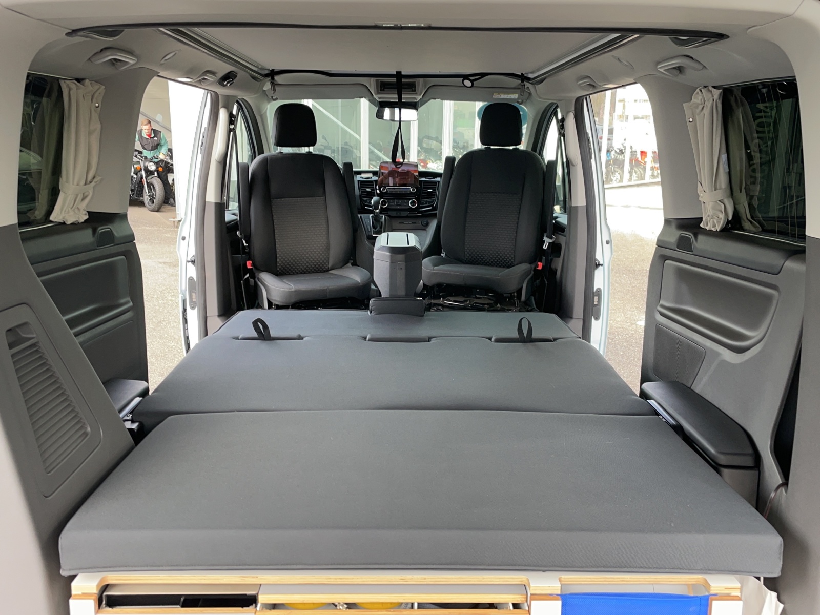 FORD Tourneo Custom Bus 320 L1 2.0 TDCi 185 Camper Trend Swiss Edition - 16