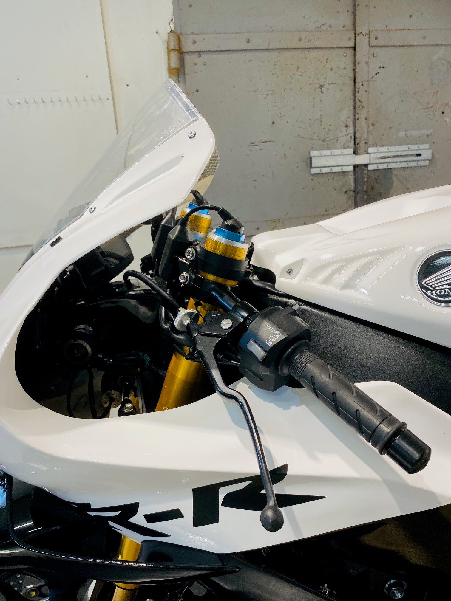 HONDA CBR 1000 RR-R SP - 11