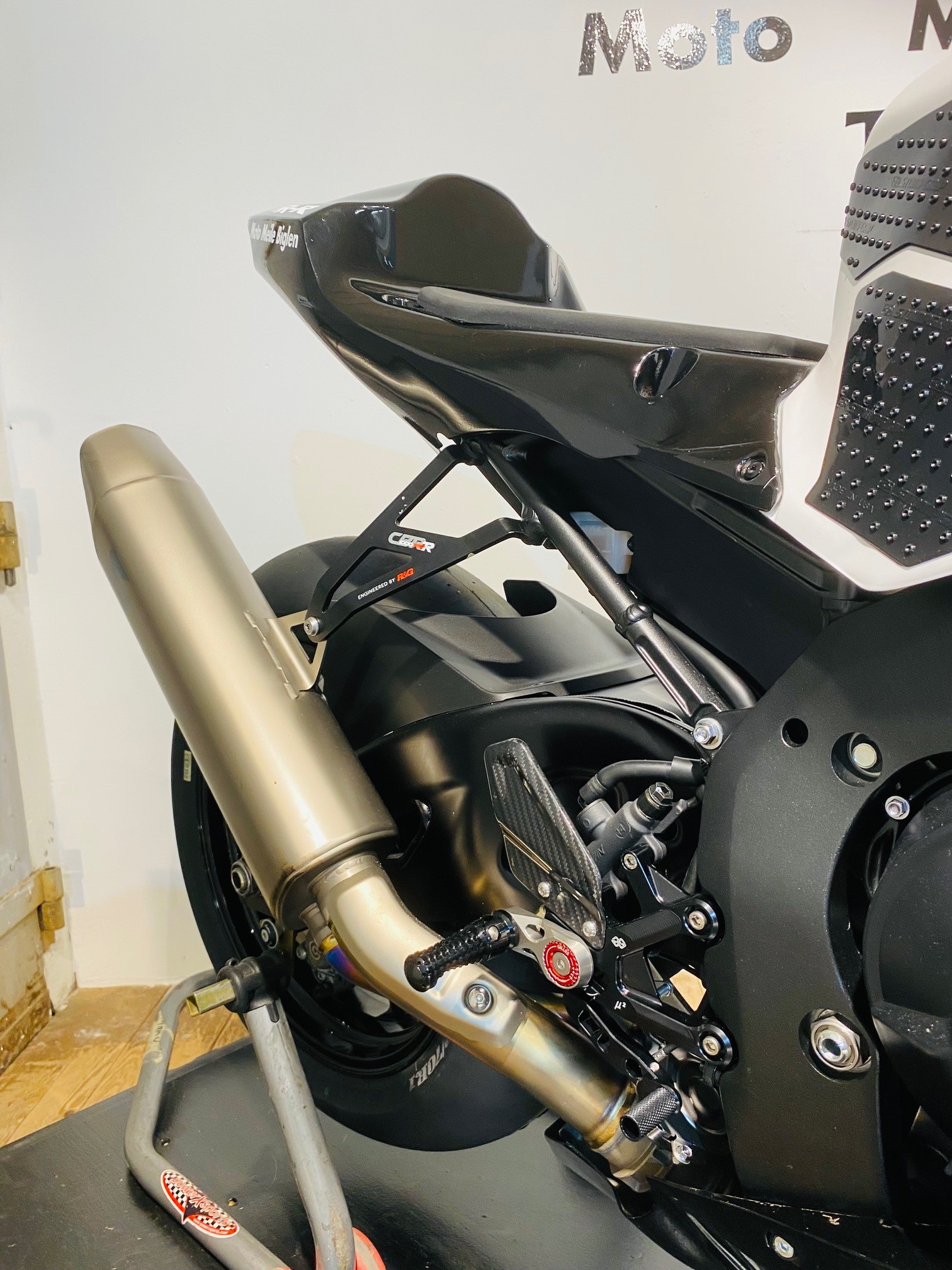 HONDA CBR 1000 RR-R SP - 12
