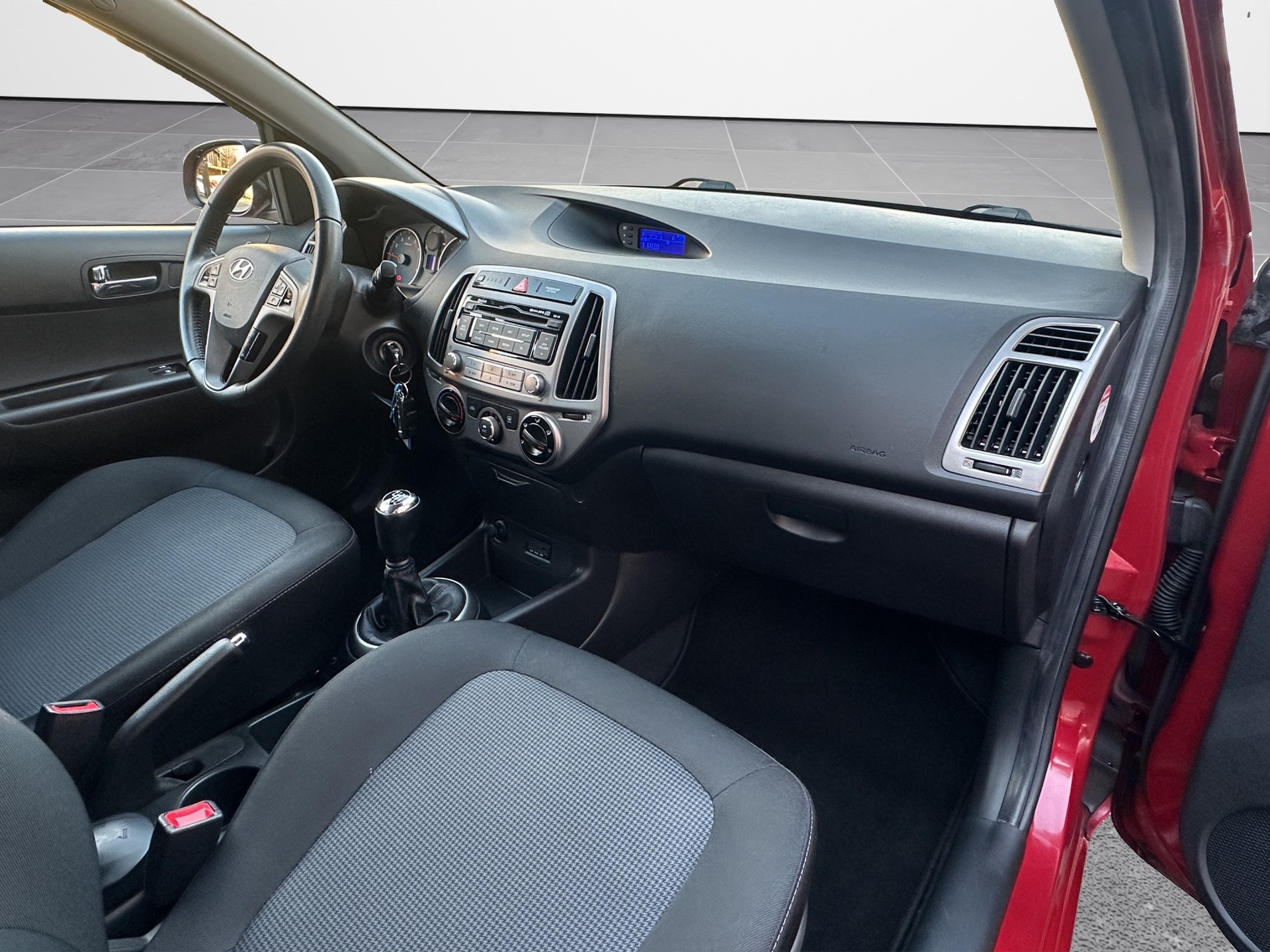 HYUNDAI i20 1.4 exxtraa - 12