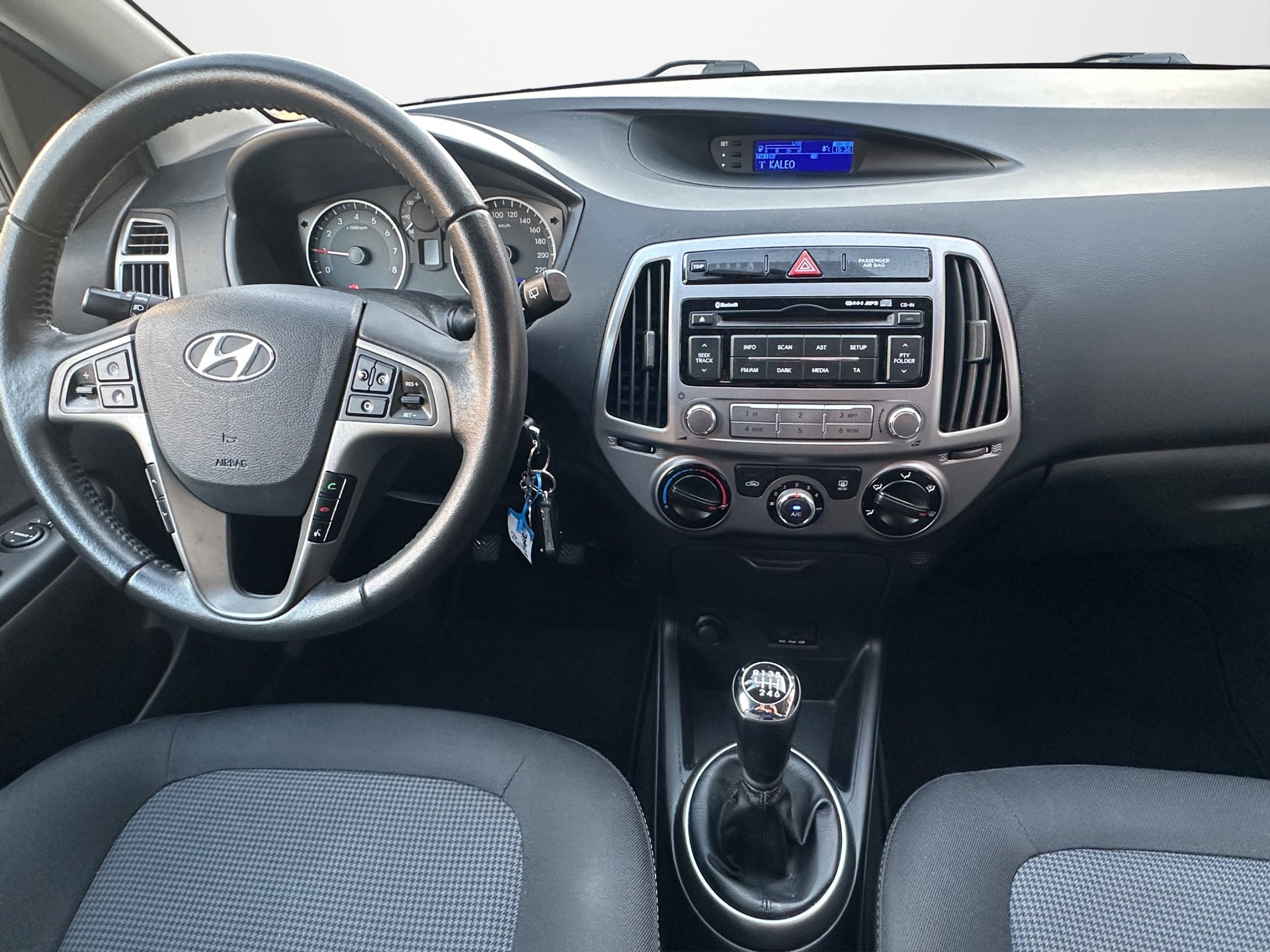 HYUNDAI i20 1.4 exxtraa - 13