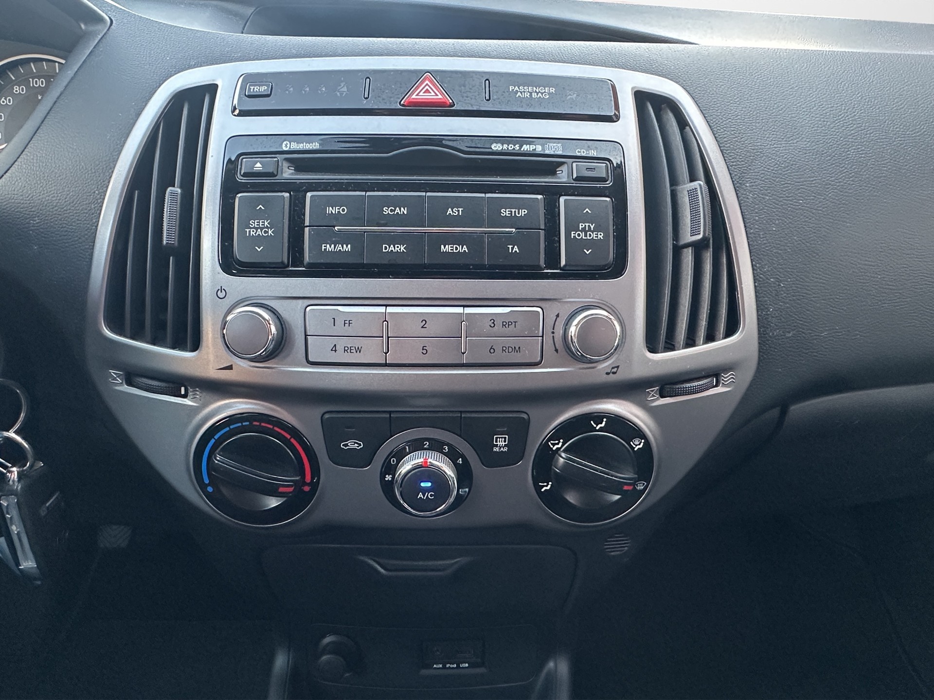 HYUNDAI i20 1.4 exxtraa - 17