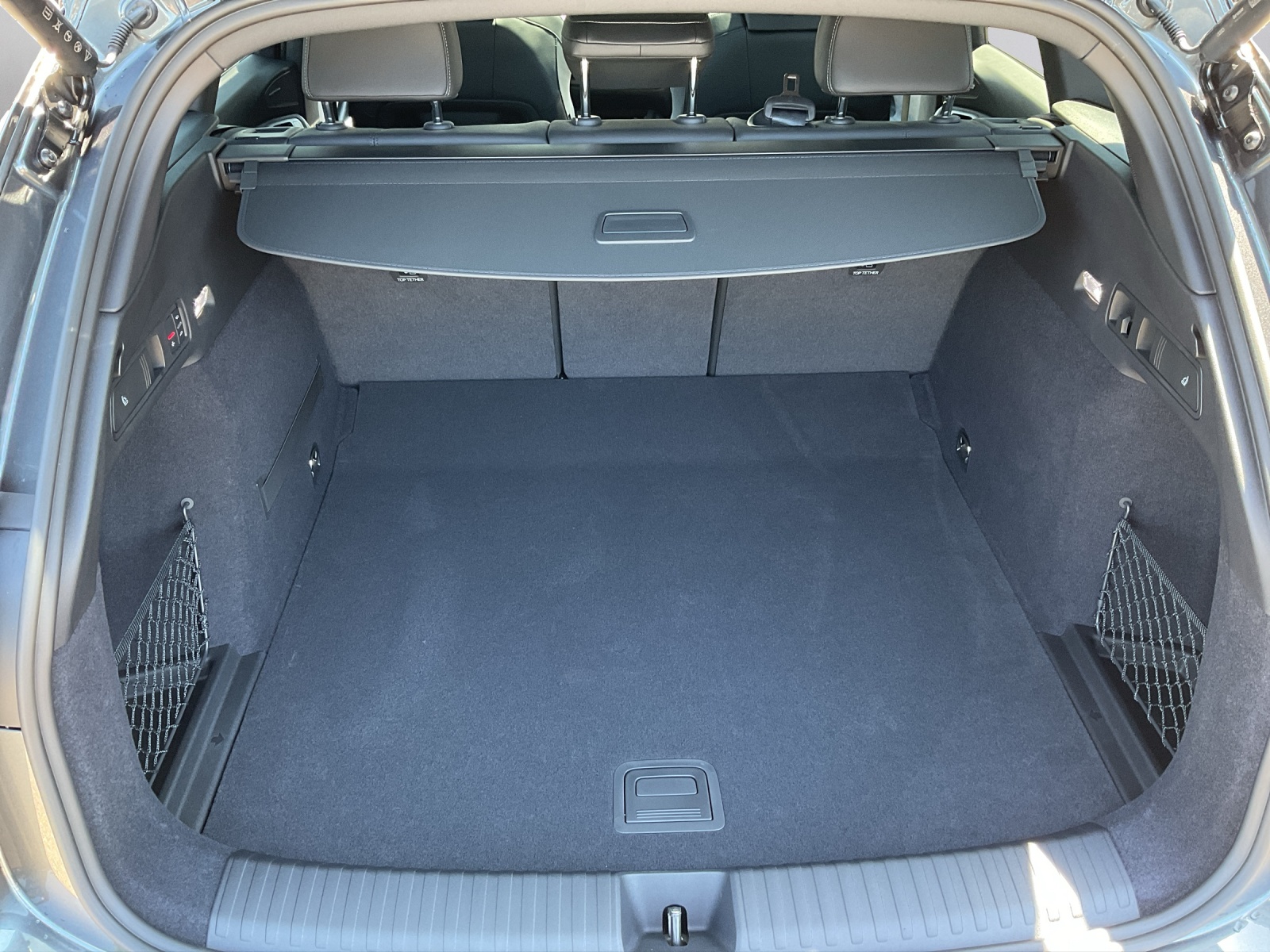 AUDI Q6 e-tron quattro - 12