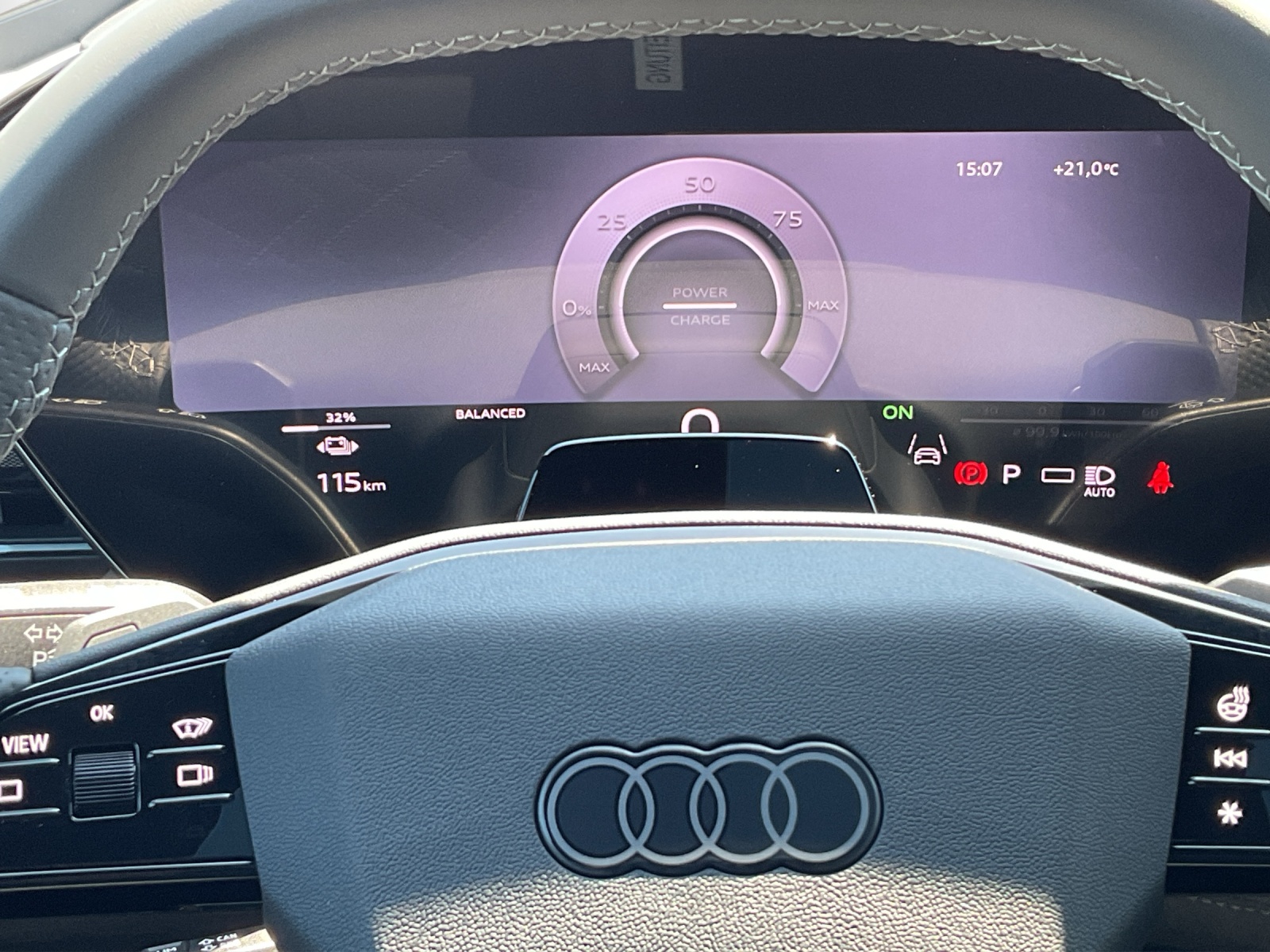 AUDI Q6 e-tron quattro - 8