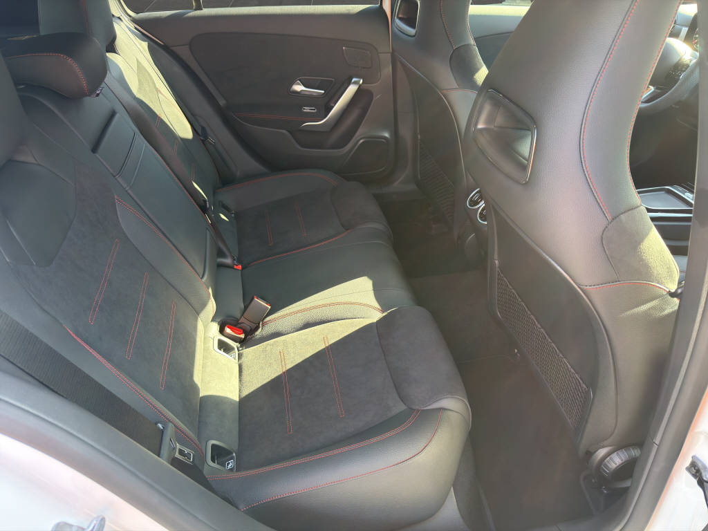 MERCEDES-BENZ A 220 4MATIC - 10