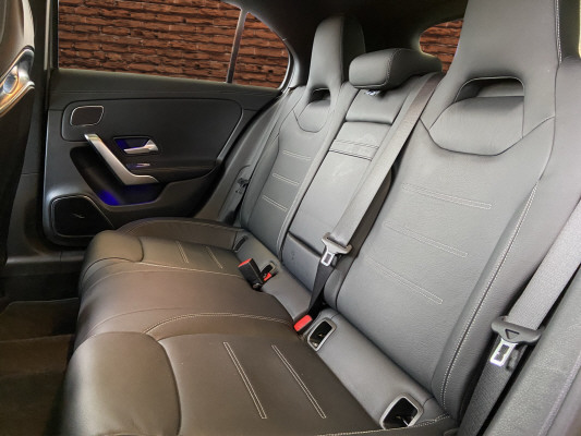 MERCEDES-BENZ A 35 AMG 4Matic - 14