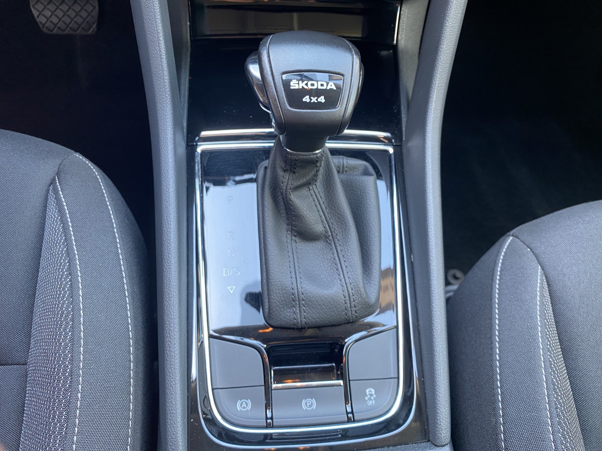 SKODA Karoq 2.0 TDI CR Ambition 4x4 DSG - 18
