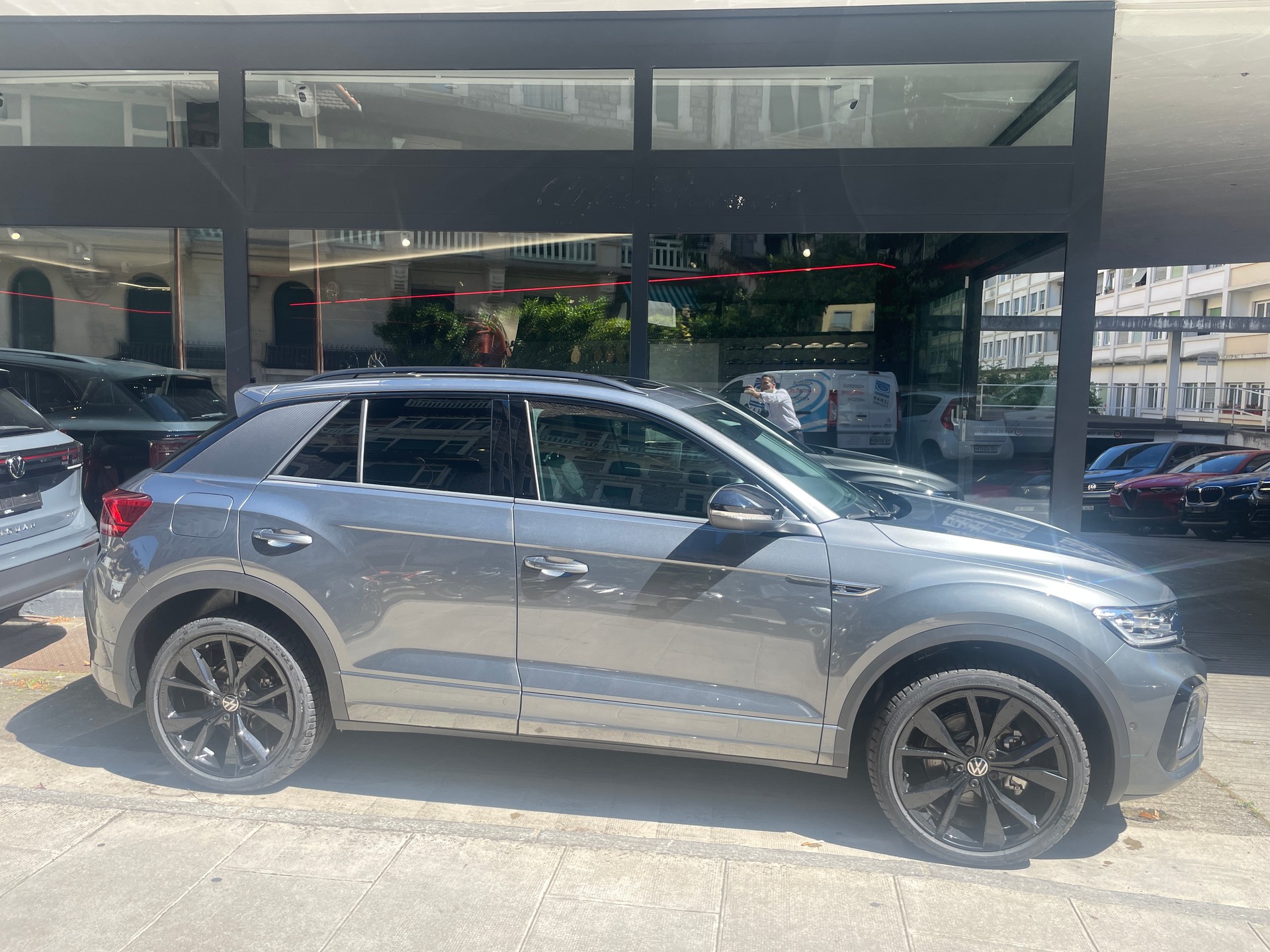 VW T-Roc 2.0 TSI R-Line DSG 4Motion - 3