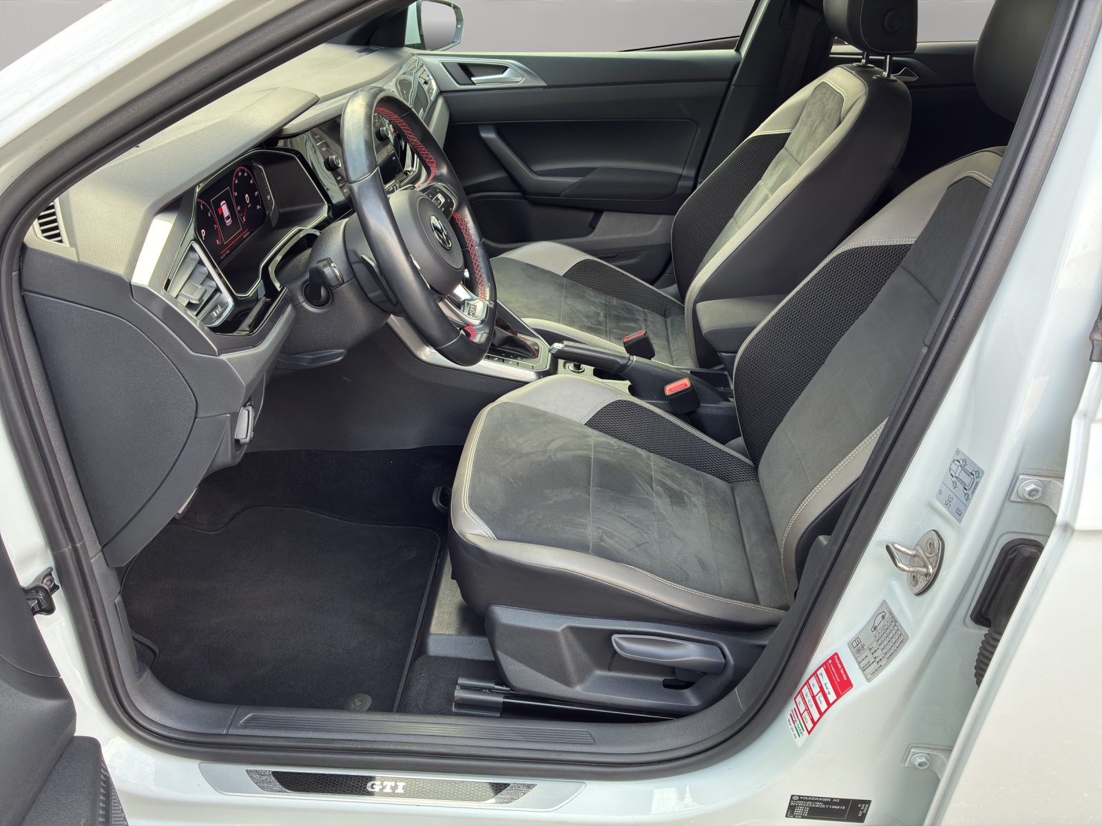 VW Polo 2.0 TSI GTI DSG - 12