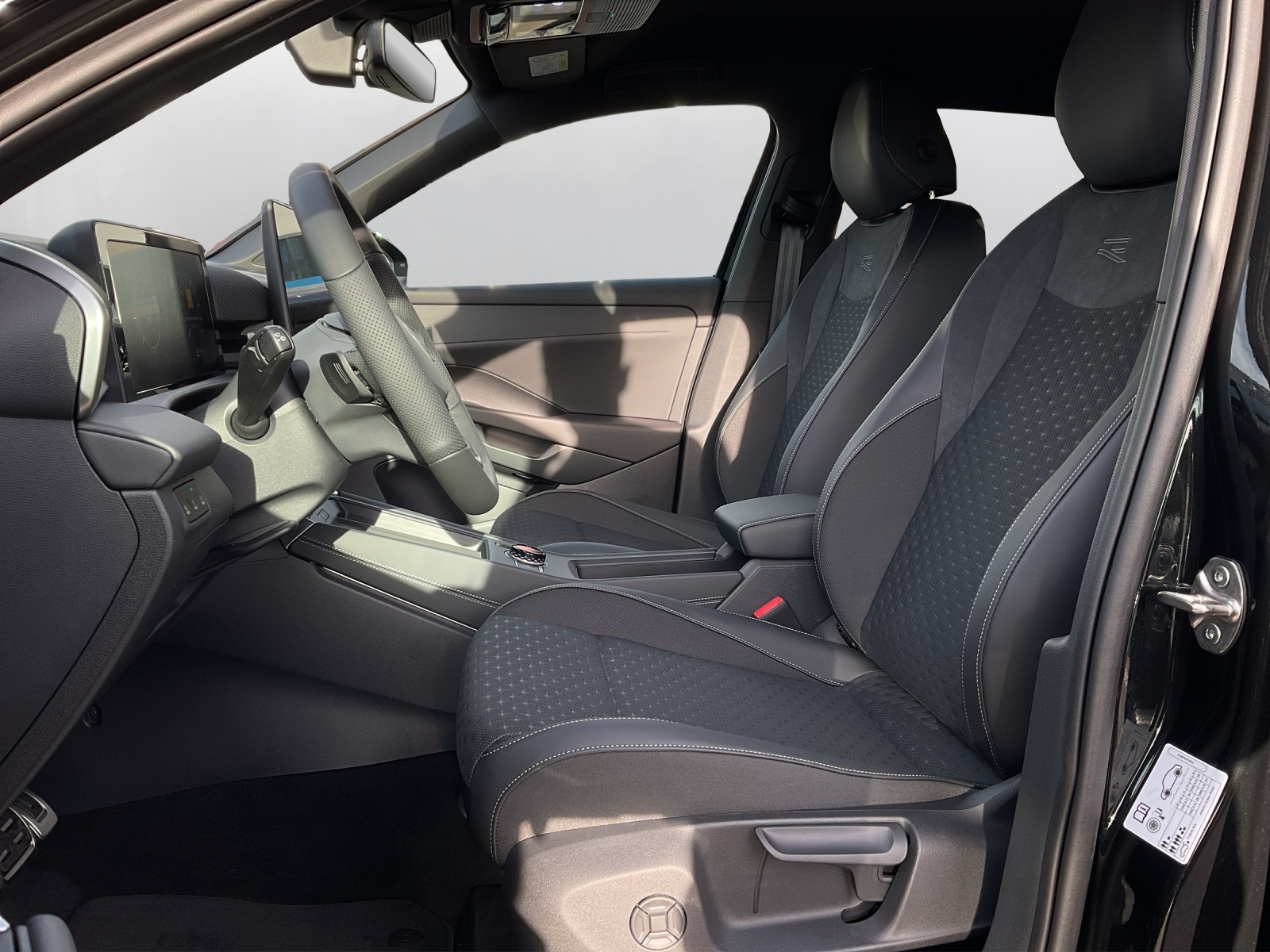 VW T-Roc 1.5 eTSI mHEV R-Line DSG - 10
