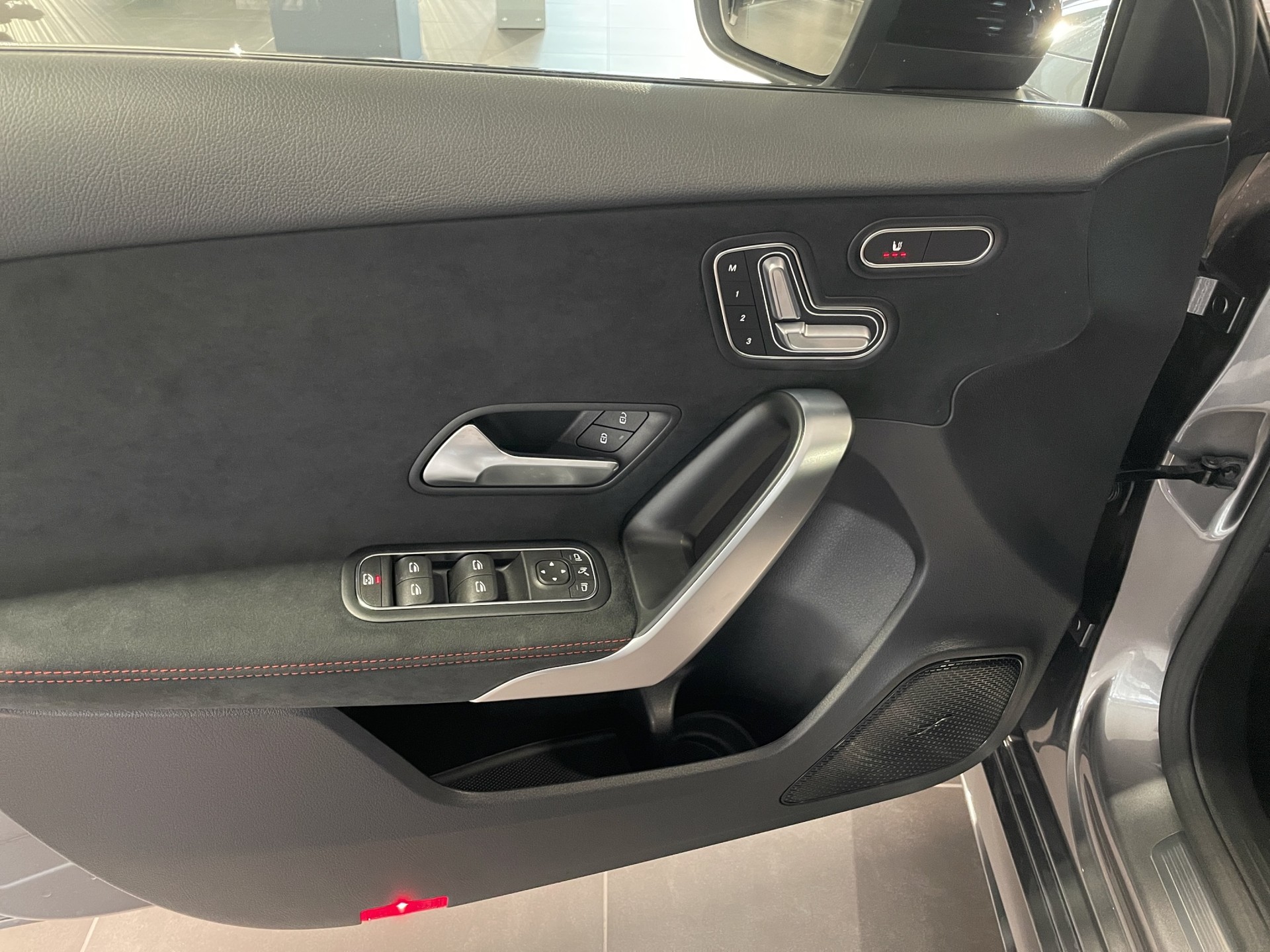 MERCEDES-BENZ A 220 4Matic 8G-DCT - 12