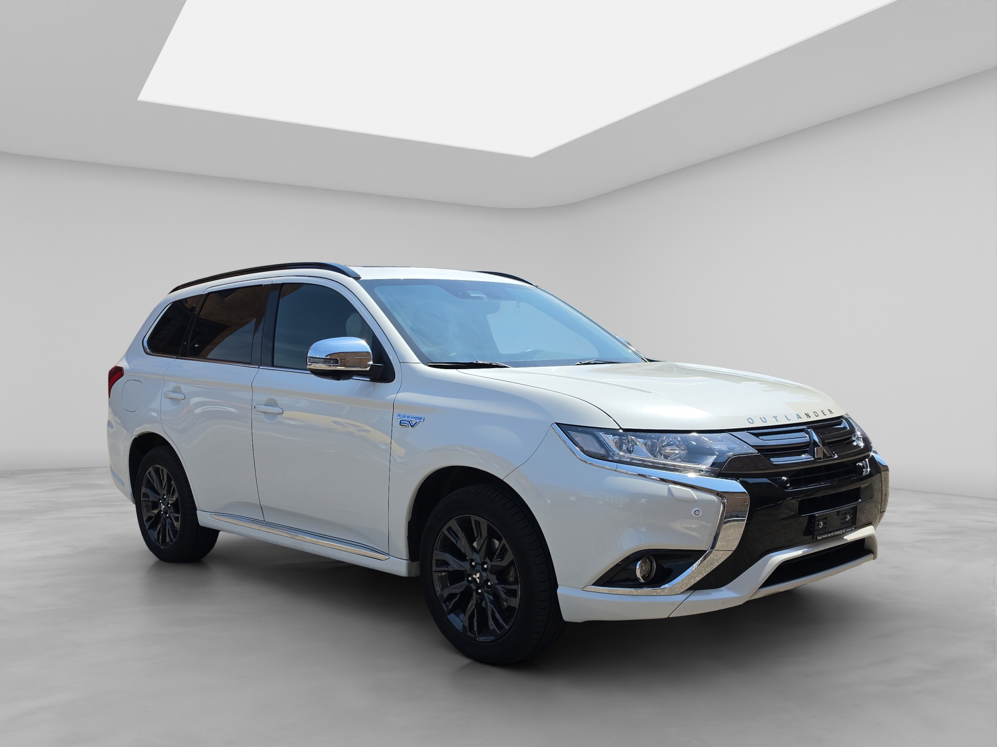 MITSUBISHI OUTLANDER 8