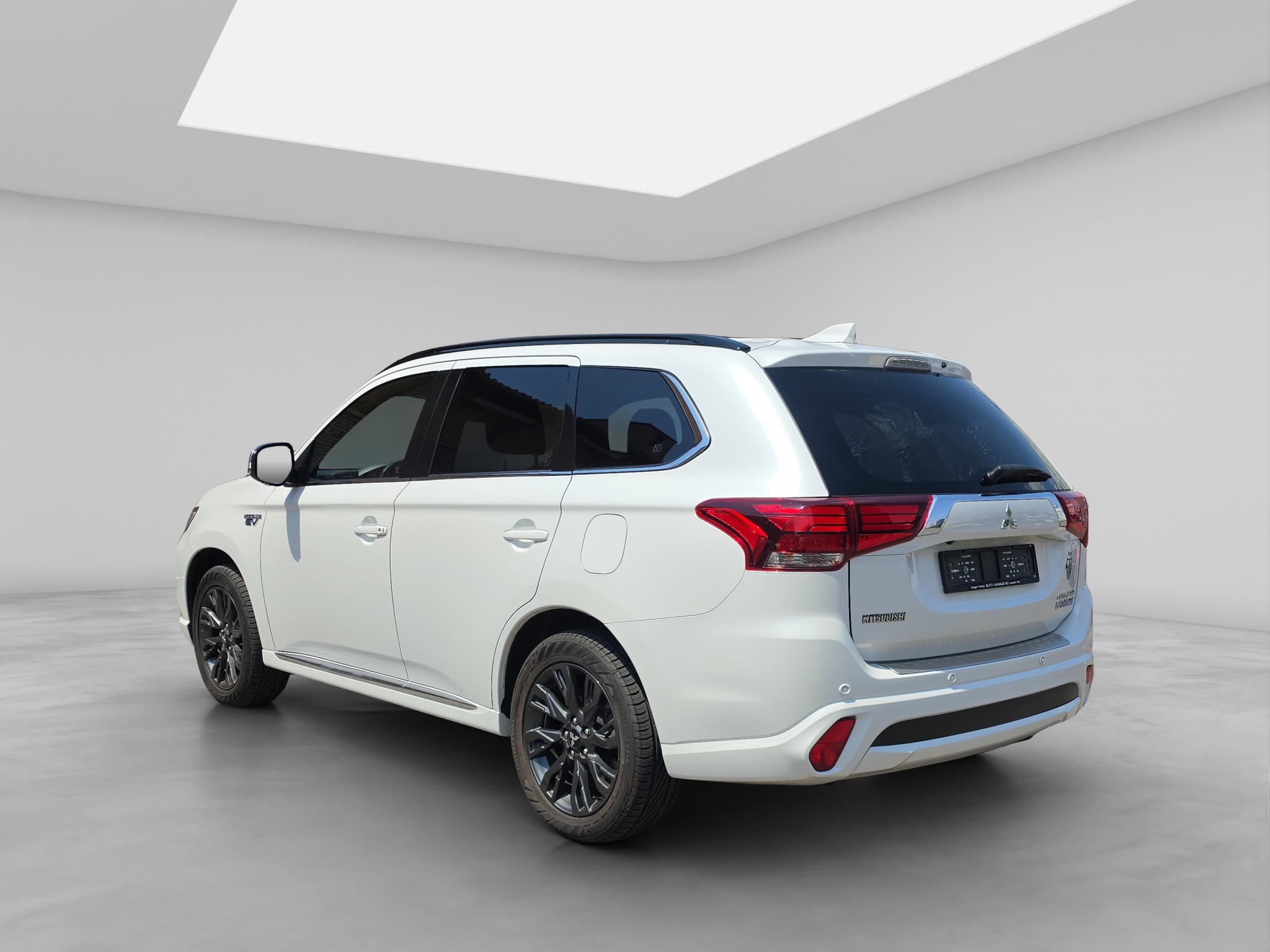 MITSUBISHI OUTLANDER 4
