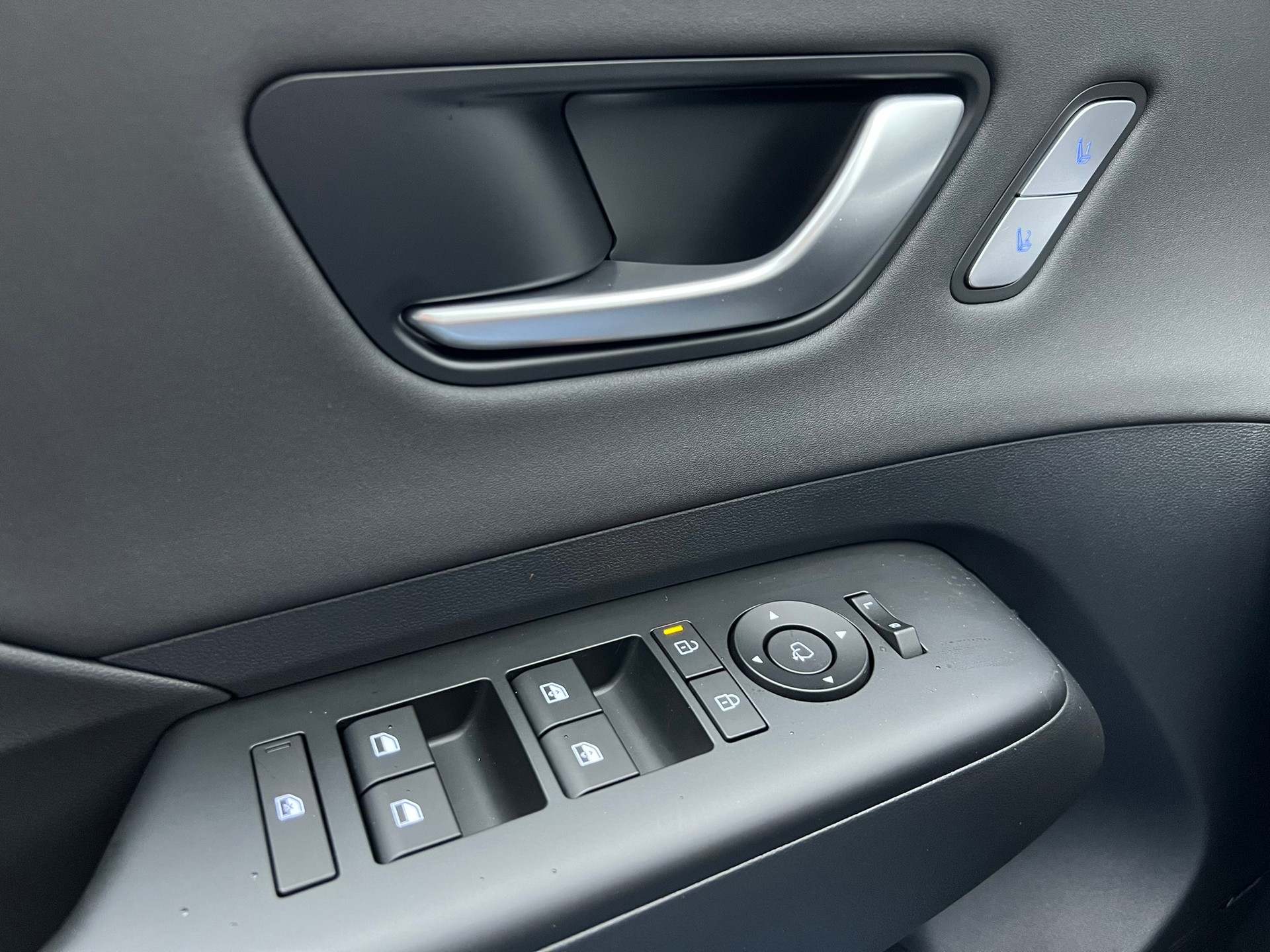 HYUNDAI Kona 1.6 GDi HEV Vertex Swiss Edition DCT - 23