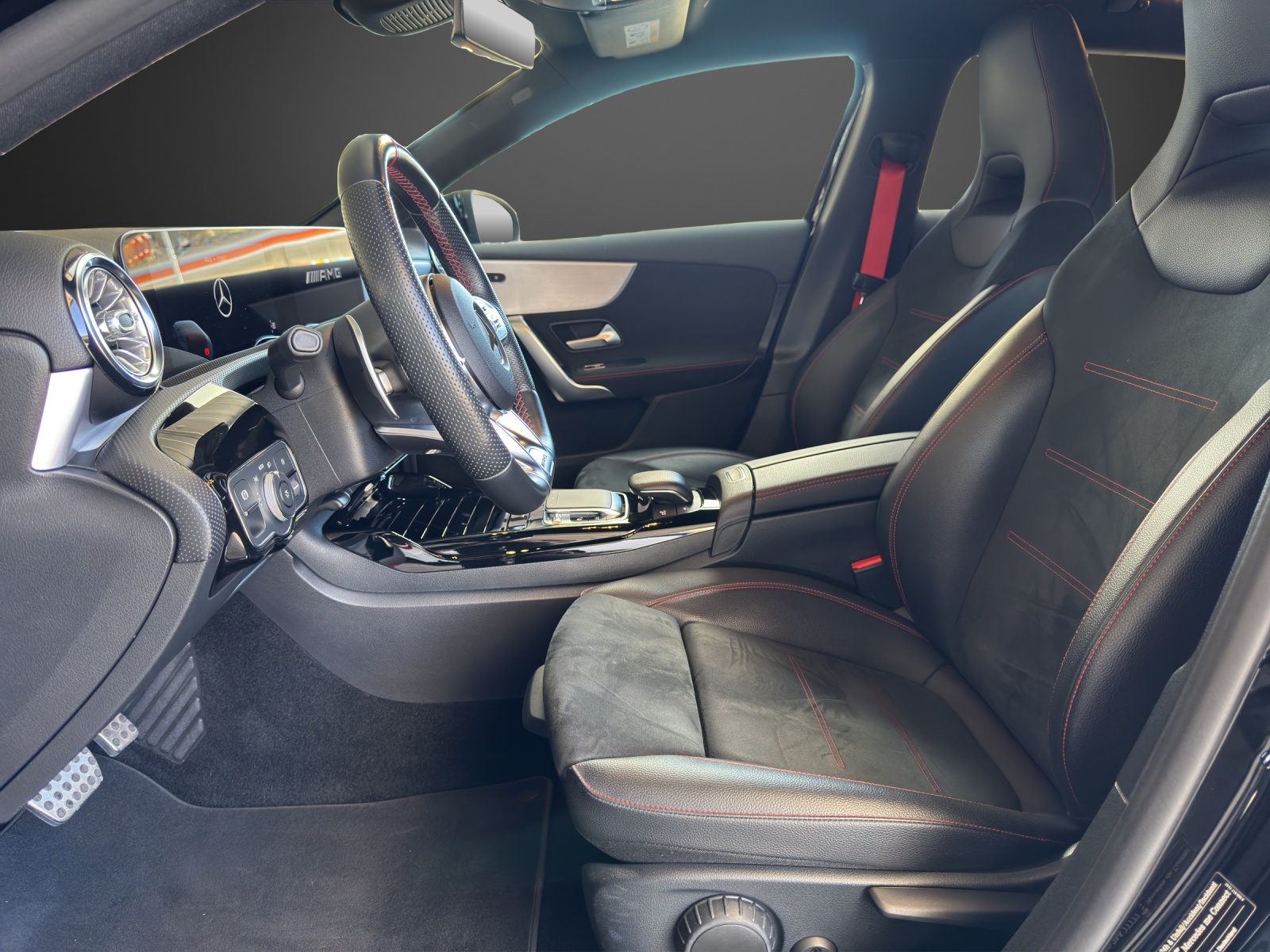 MERCEDES-BENZ A 35 AMG 4Matic - 10