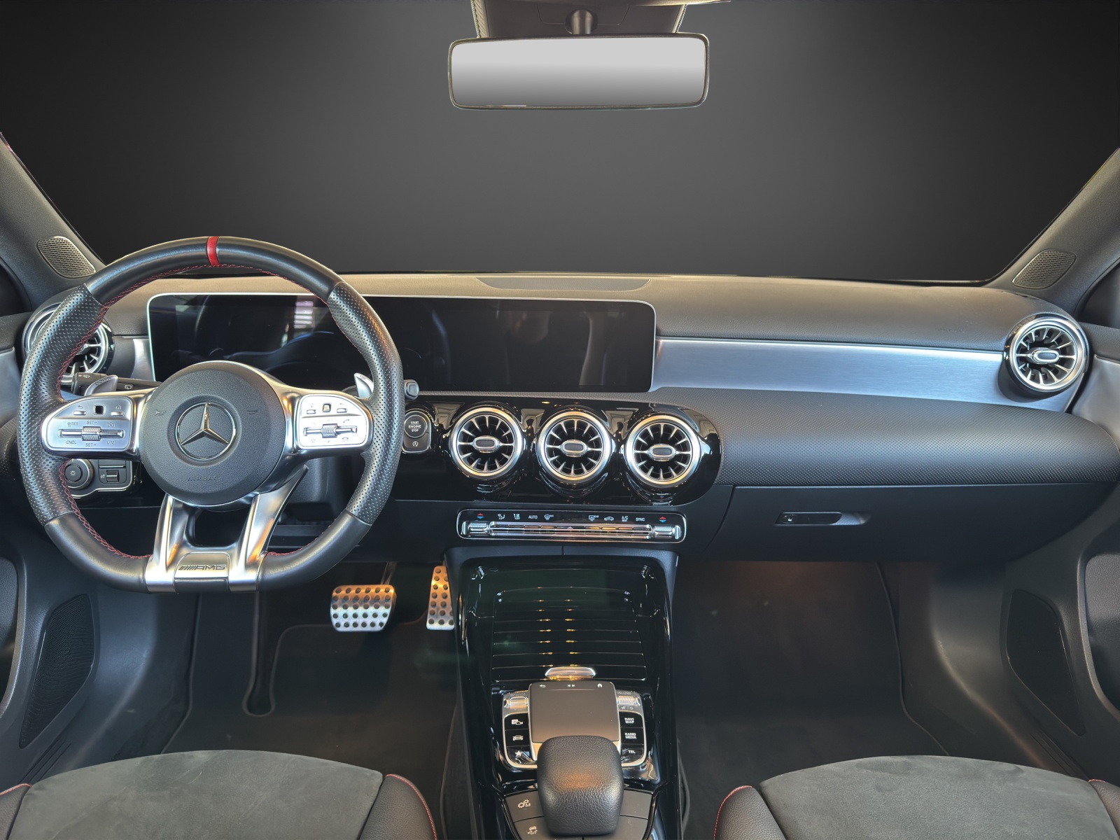 MERCEDES-BENZ A 35 AMG 4Matic - 11