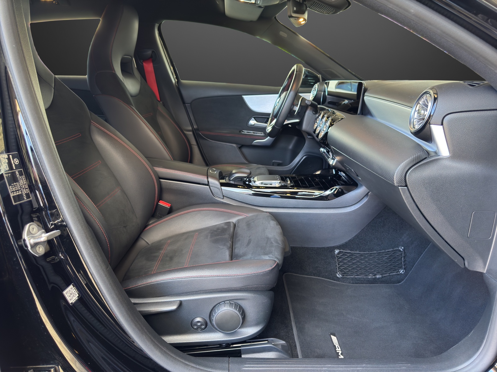 MERCEDES-BENZ A 35 AMG 4Matic - 12