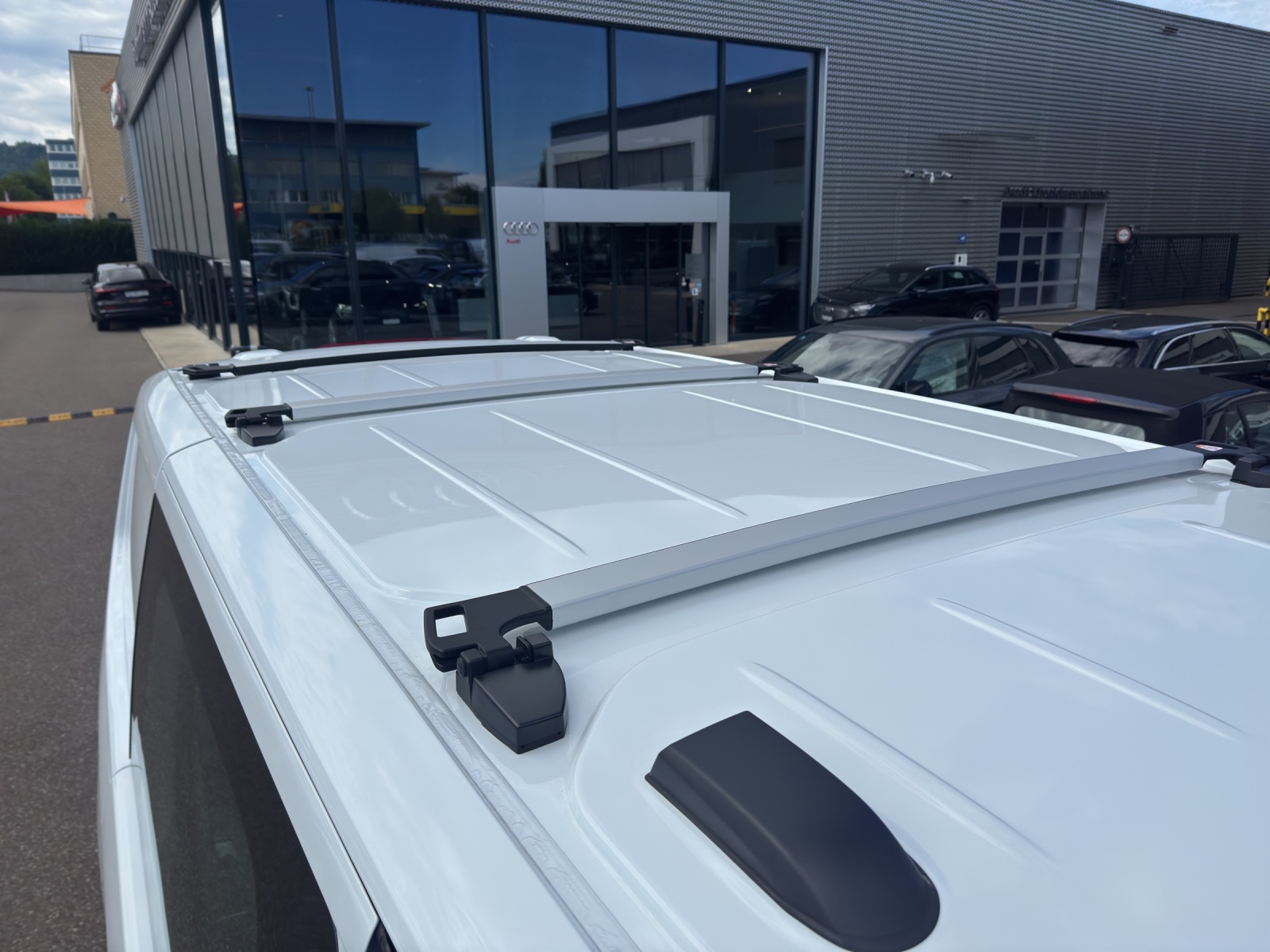 VW Transporter 2.0 TDI Automat - 14