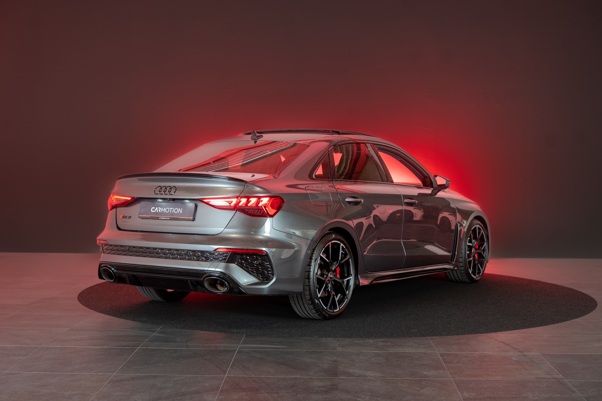 RS3 Limousine 2.5 TFSI quattro S-Tronic / Panorama-Glasdach / Performance-Abgasanlage / Massage-Sitz
