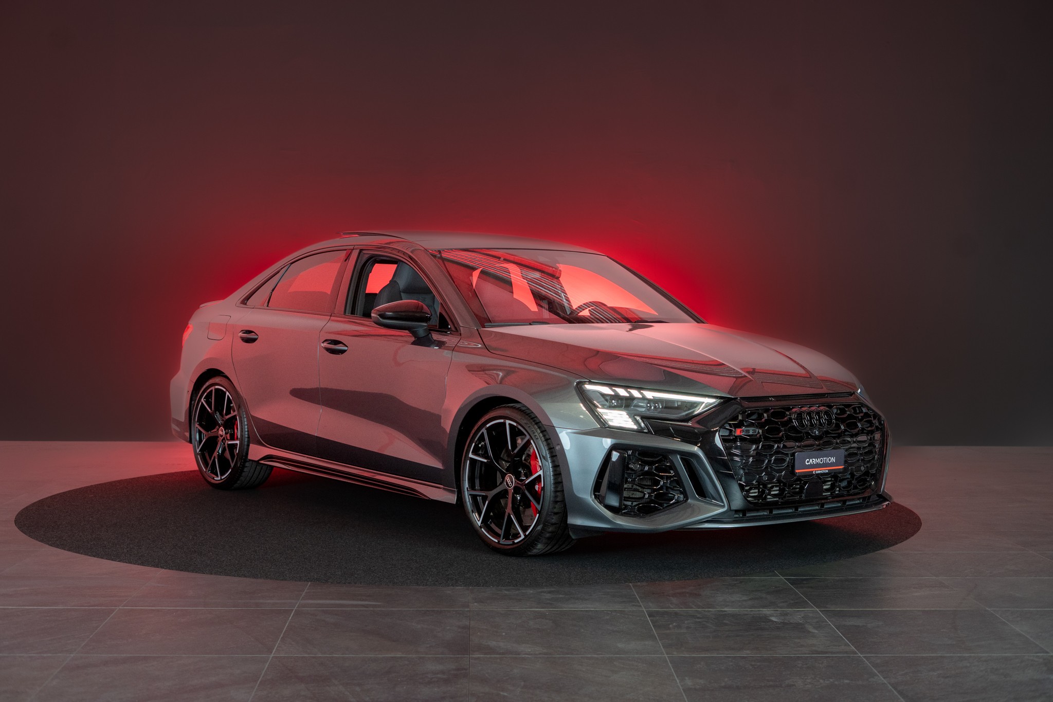 RS3 Limousine 2.5 TFSI quattro S-Tronic / Panorama-Glasdach / Performance-Abgasanlage / Massage-Sitz