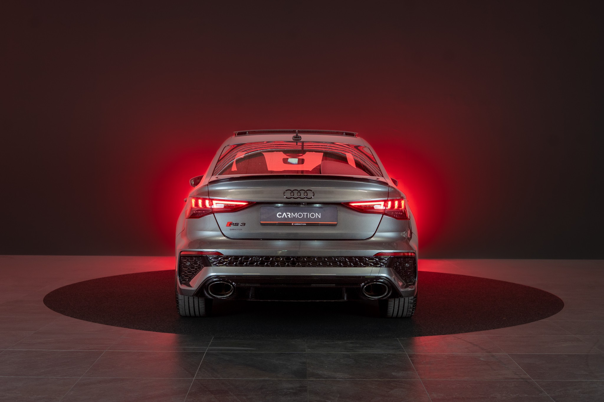 RS3 Limousine 2.5 TFSI quattro S-Tronic / Panorama-Glasdach / Performance-Abgasanlage / Massage-Sitz