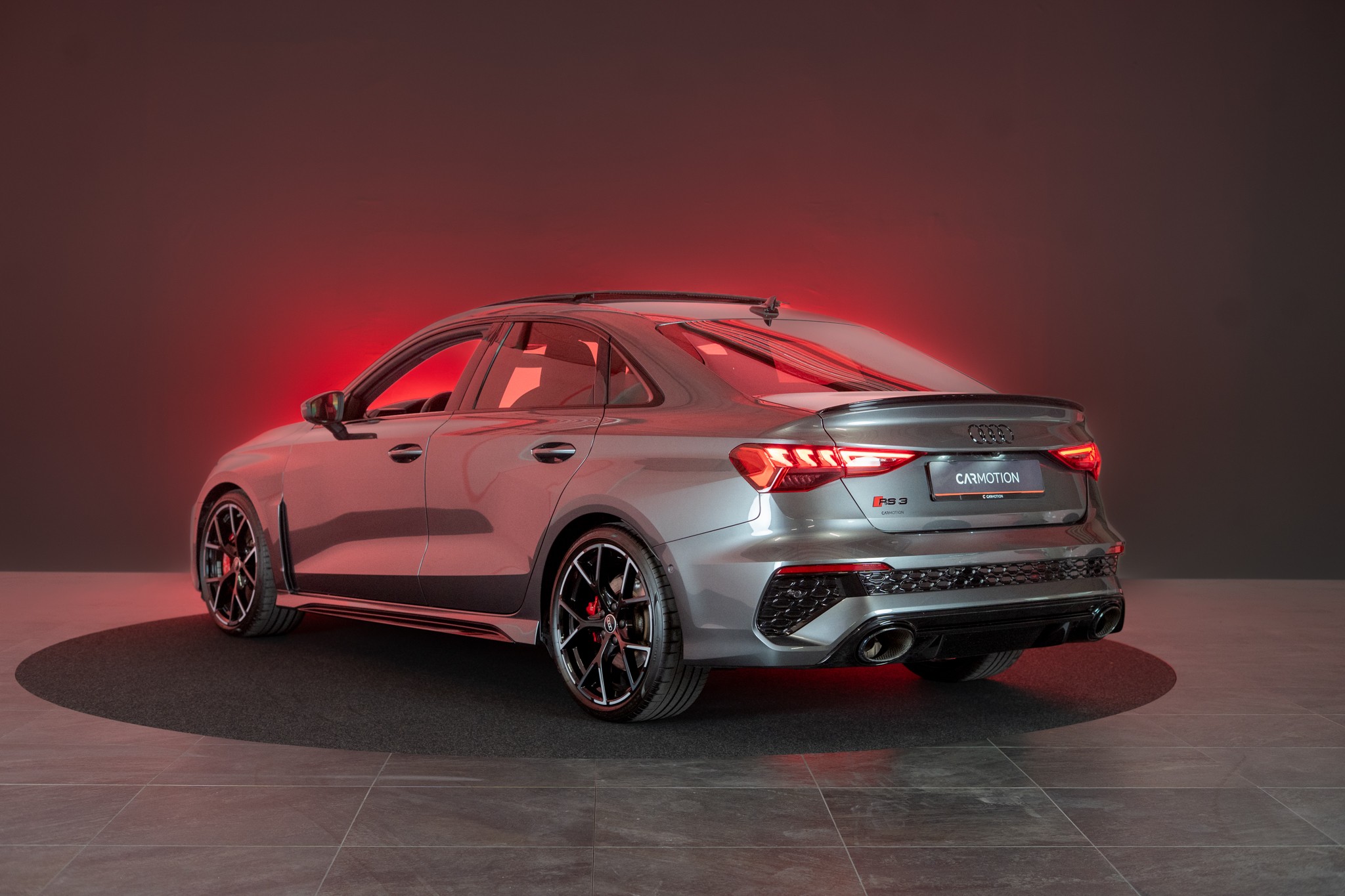 RS3 Limousine 2.5 TFSI quattro S-Tronic / Panorama-Glasdach / Performance-Abgasanlage / Massage-Sitz
