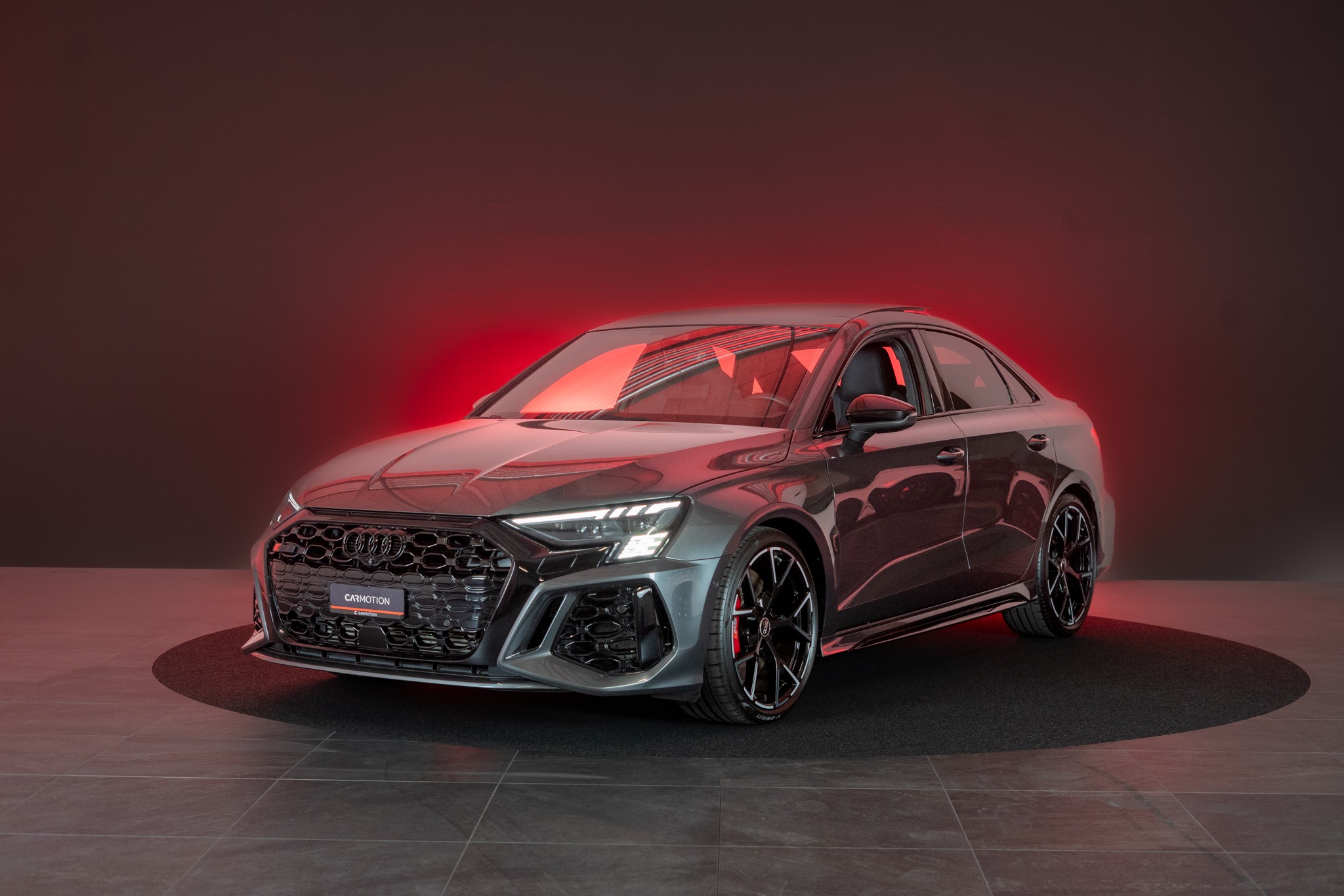 RS3 Limousine 2.5 TFSI quattro S-Tronic / Panorama-Glasdach / Performance-Abgasanlage / Massage-Sitz