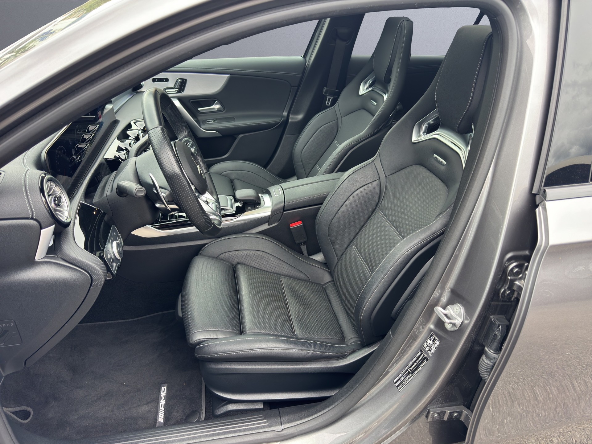 MERCEDES-BENZ A 45 S AMG 4Matic+ Speedshift - 11