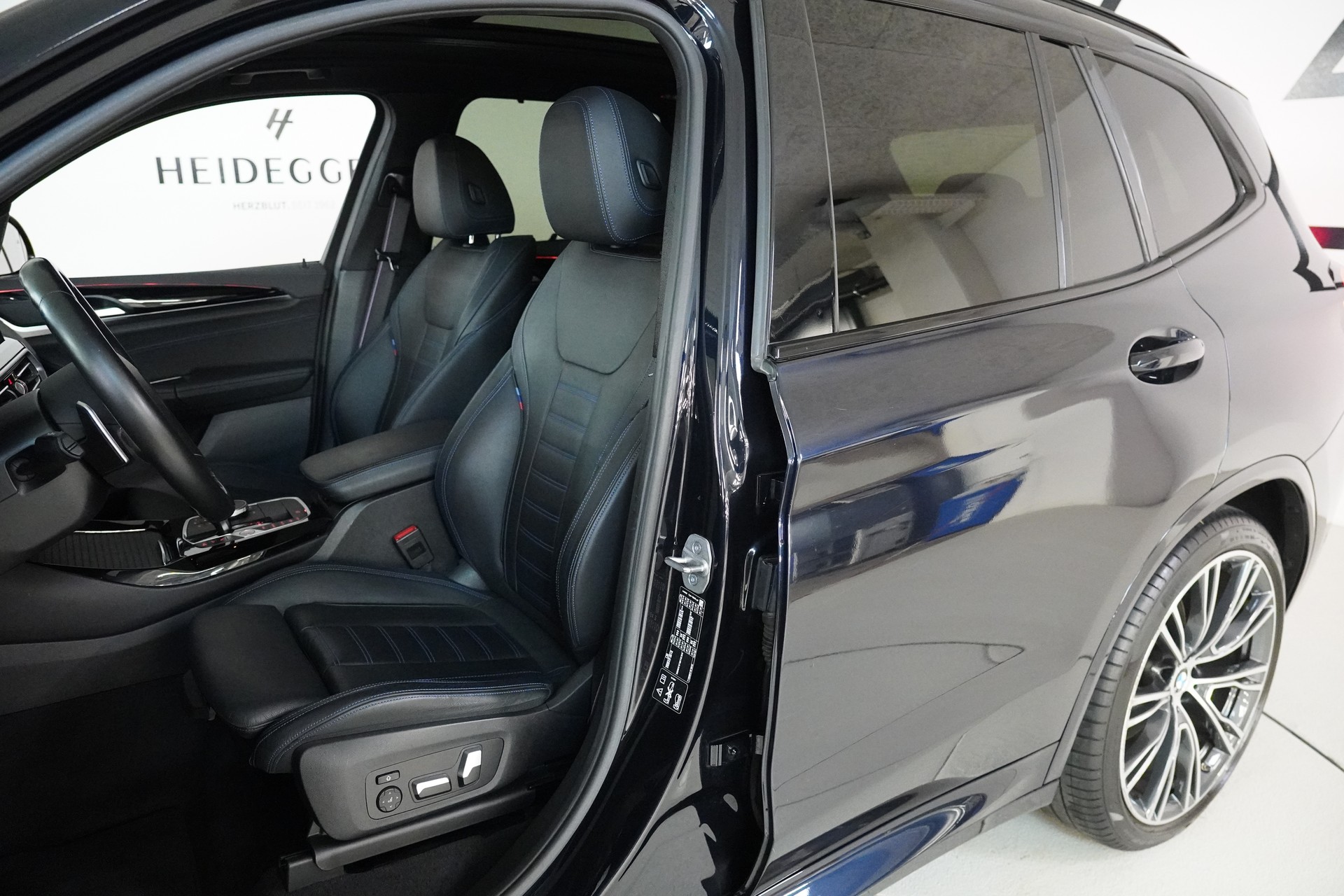 BMW X3 M40i Travel - 12