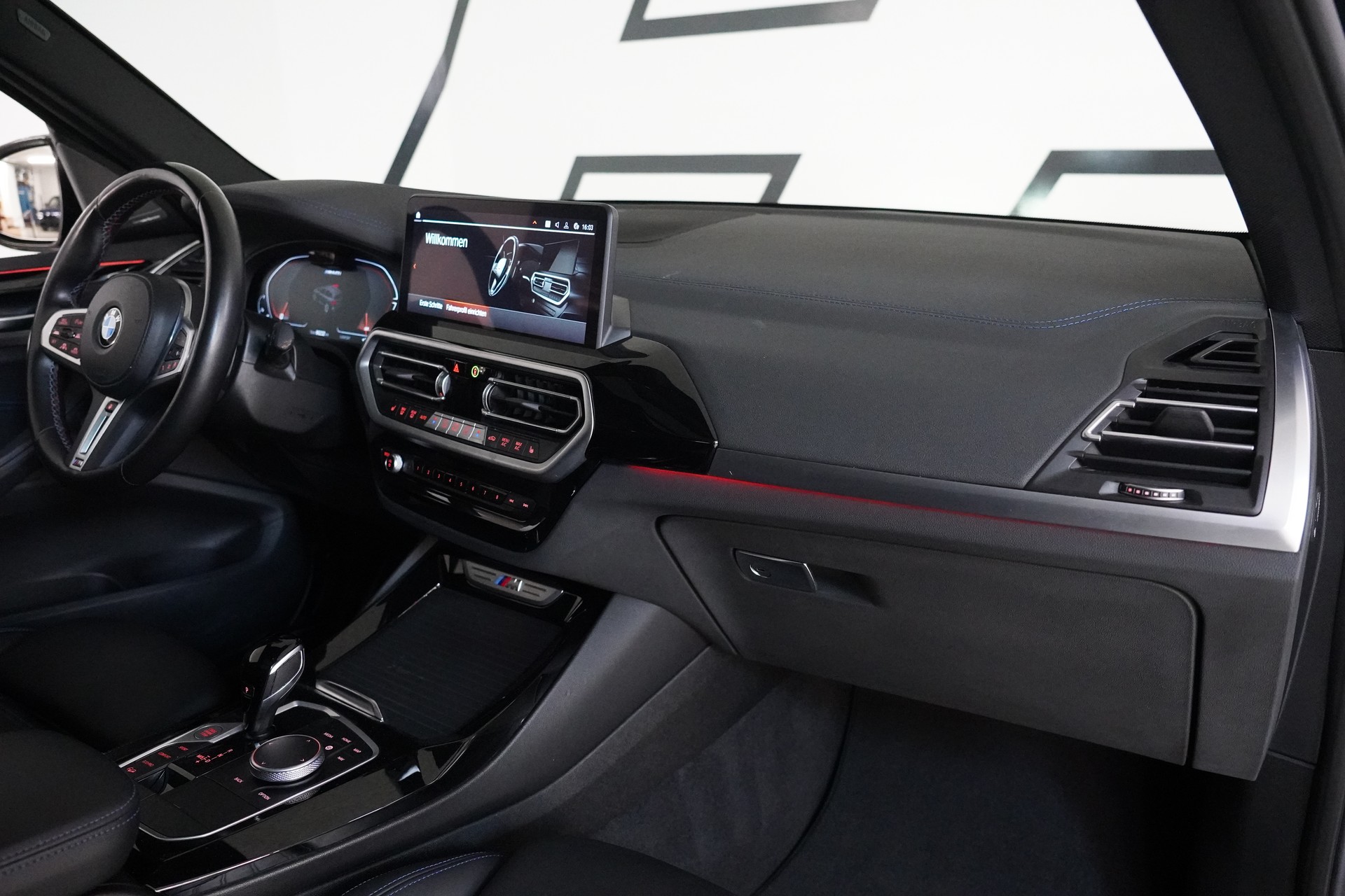 BMW X3 M40i Travel - 17