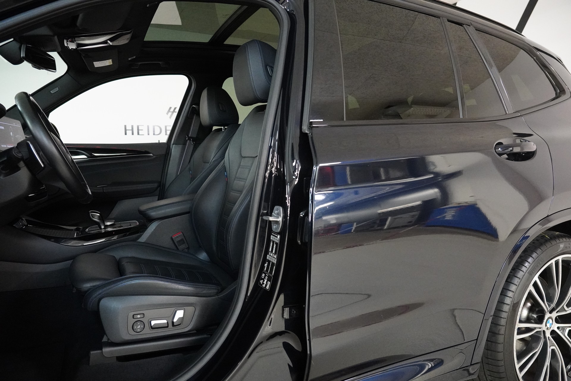 BMW X3 M40i Travel - 11