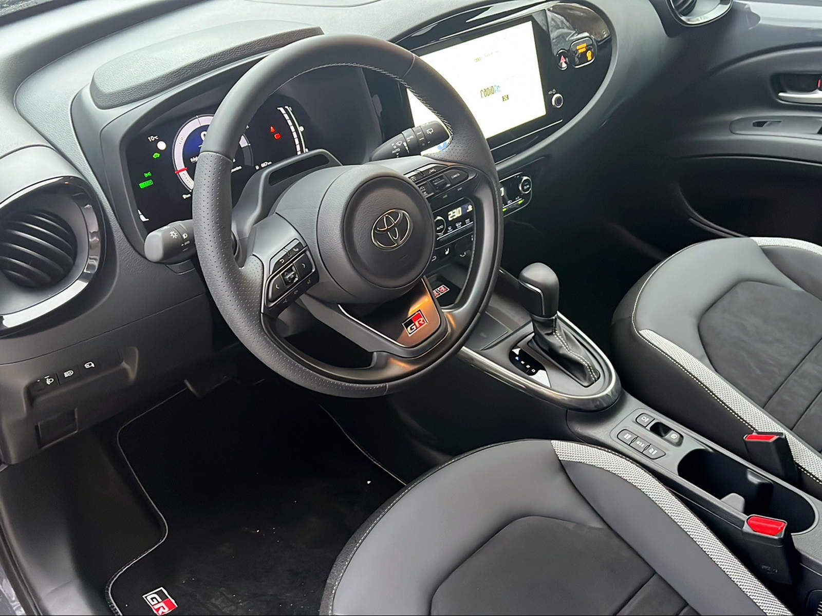 TOYOTA Aygo X 1.5 GR Sport e-CVT - 6