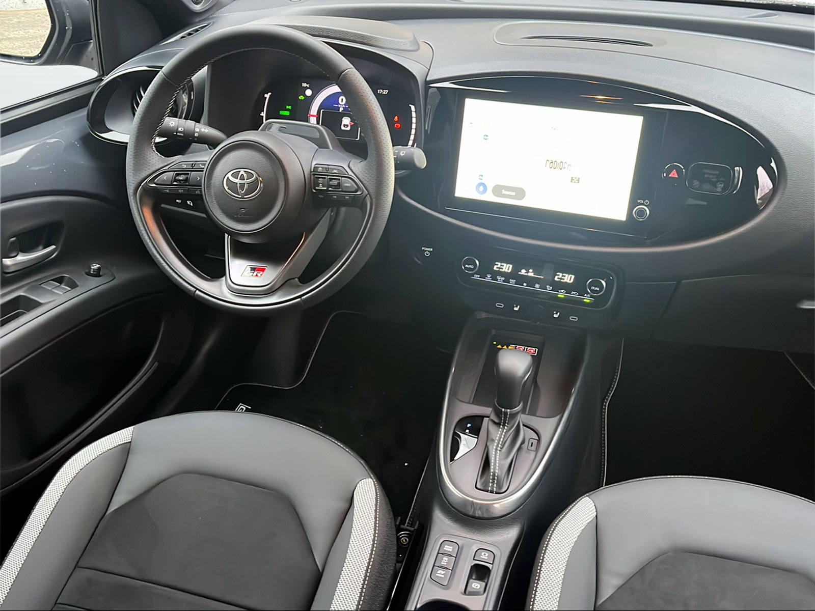 TOYOTA Aygo X 1.5 GR Sport e-CVT - 8
