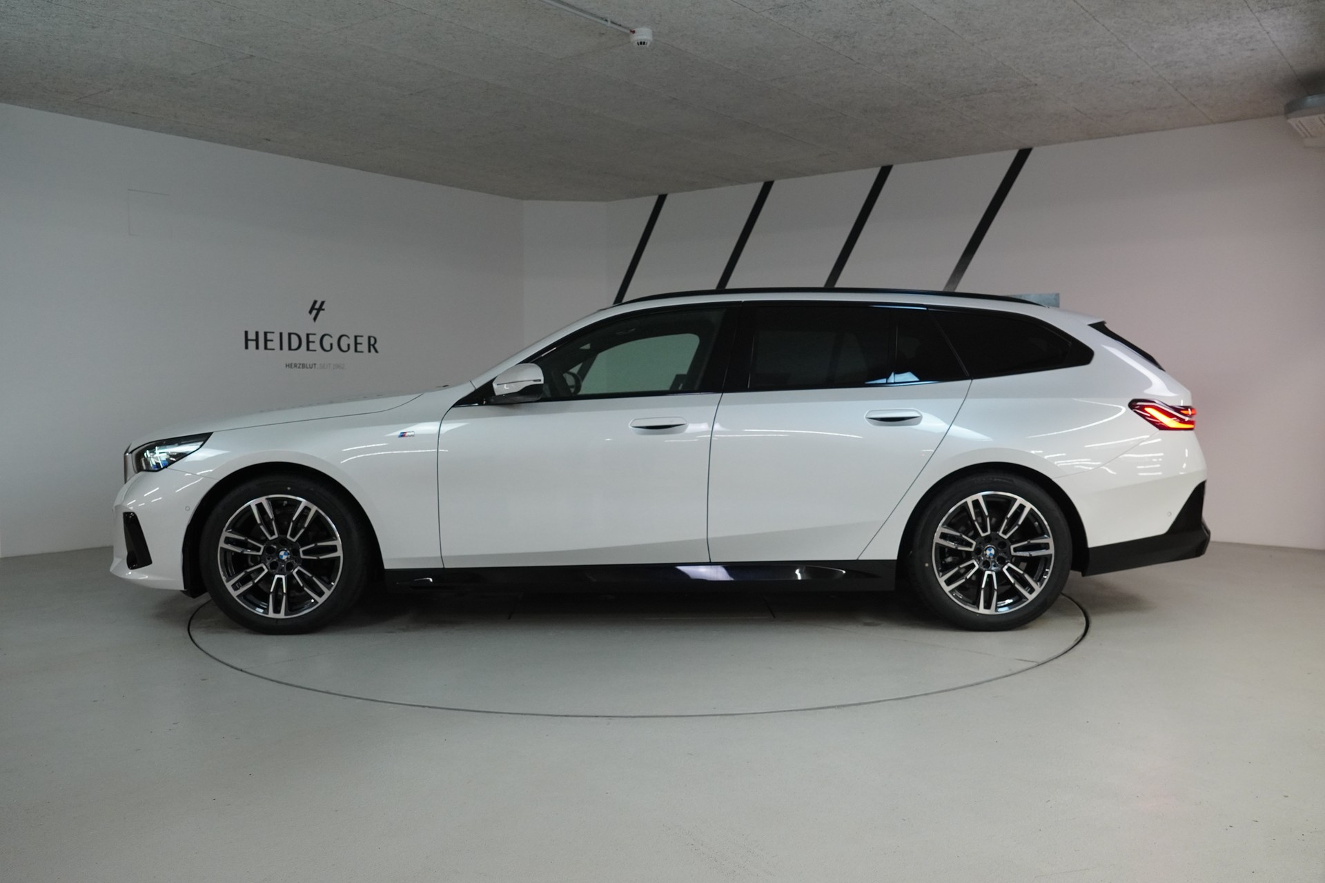 BMW 520d xDrive 48V Touring M Sport Steptronic - 4