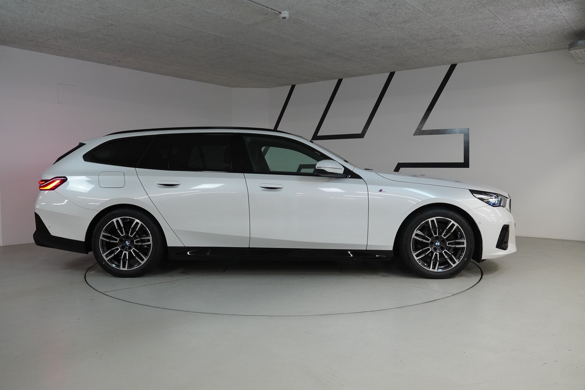 BMW 520d xDrive 48V Touring M Sport Steptronic - 8