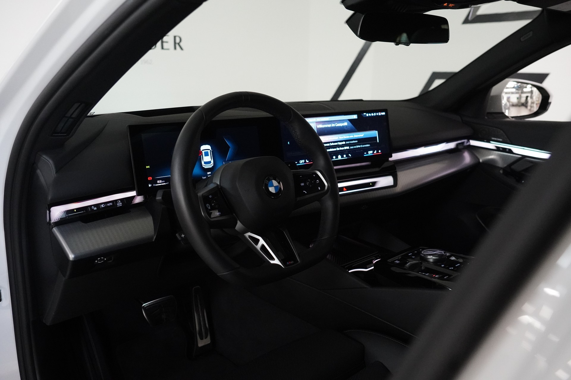 BMW 520d xDrive 48V Touring M Sport Steptronic - 25