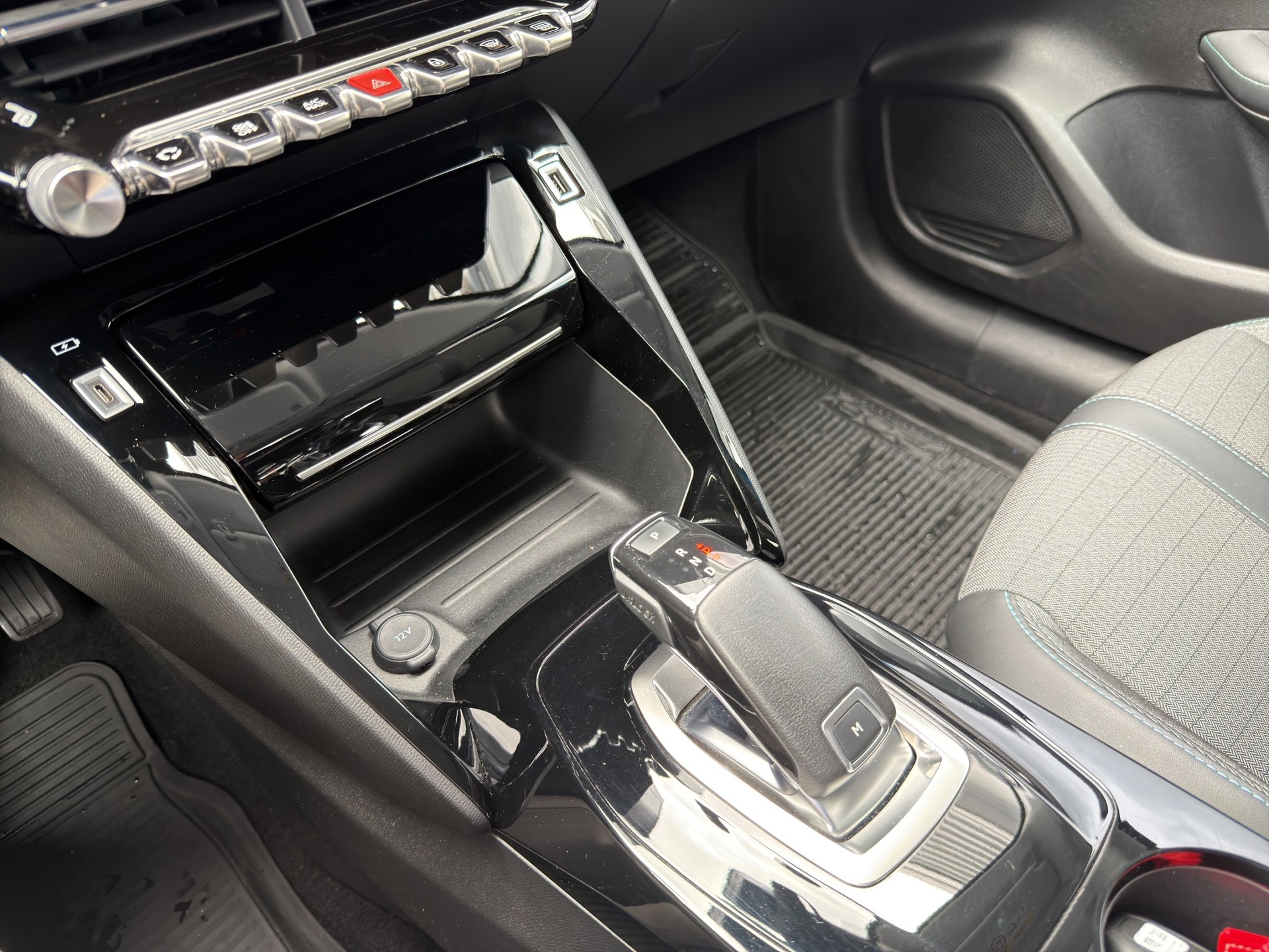 PEUGEOT 208 1.2 Allure - 11