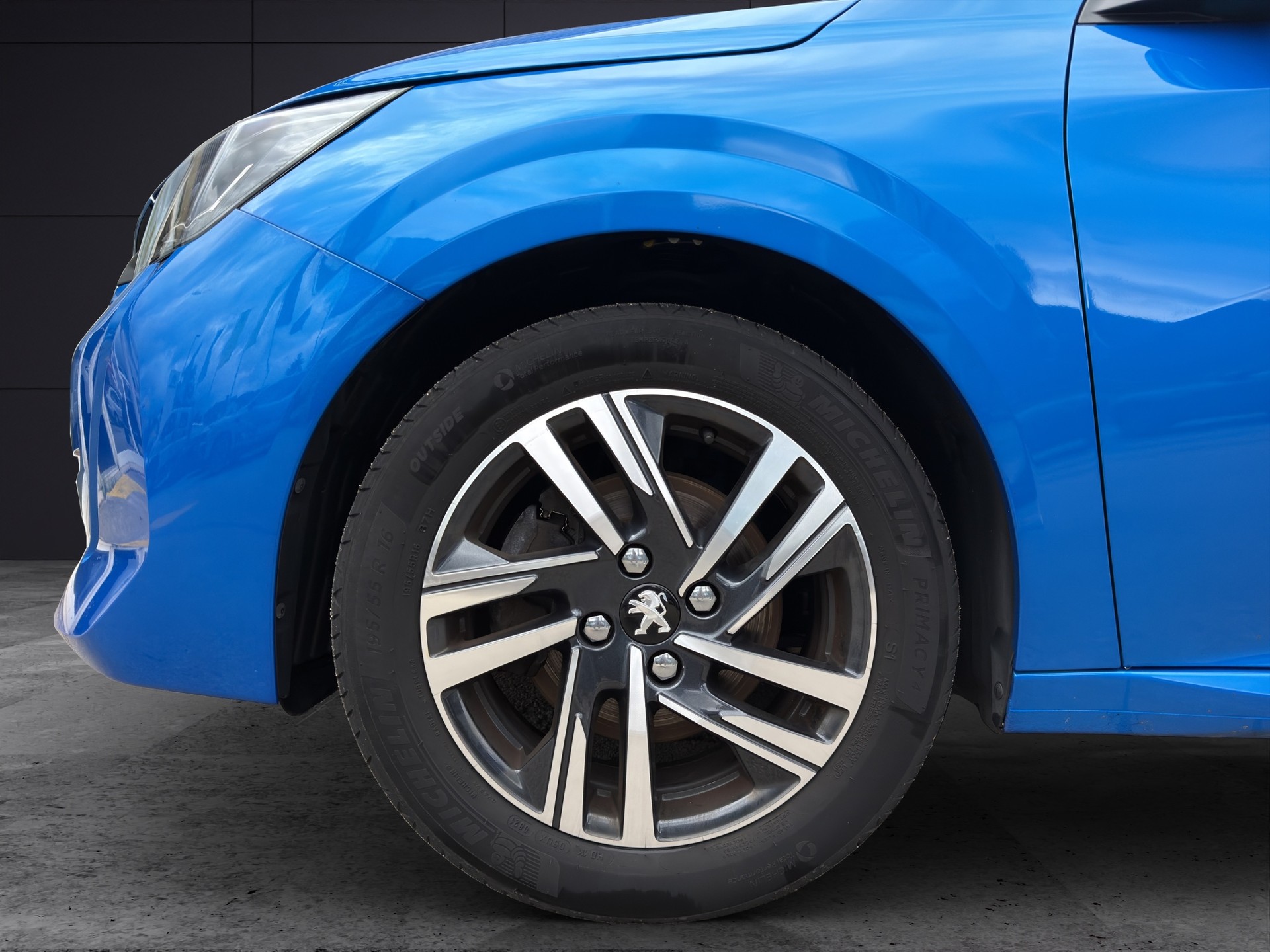PEUGEOT 208 1.2 Allure - 5