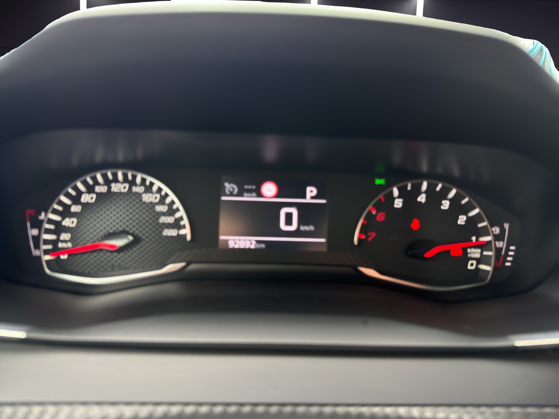 PEUGEOT 208 1.2 Allure - 9