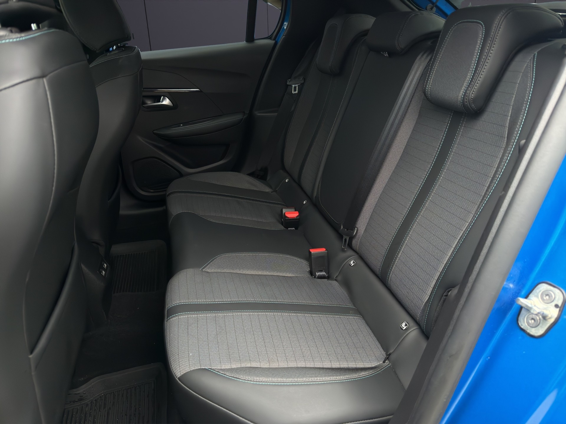 PEUGEOT 208 1.2 Allure - 7