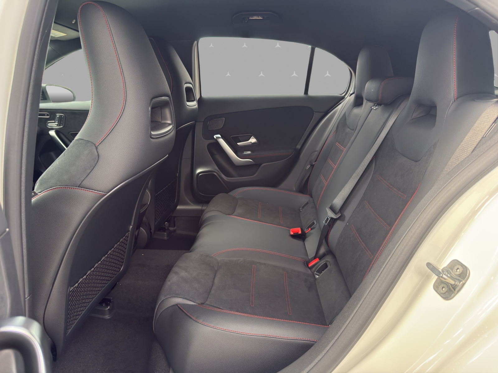 MERCEDES-BENZ A 220 4Matic 8G-DCT - 13