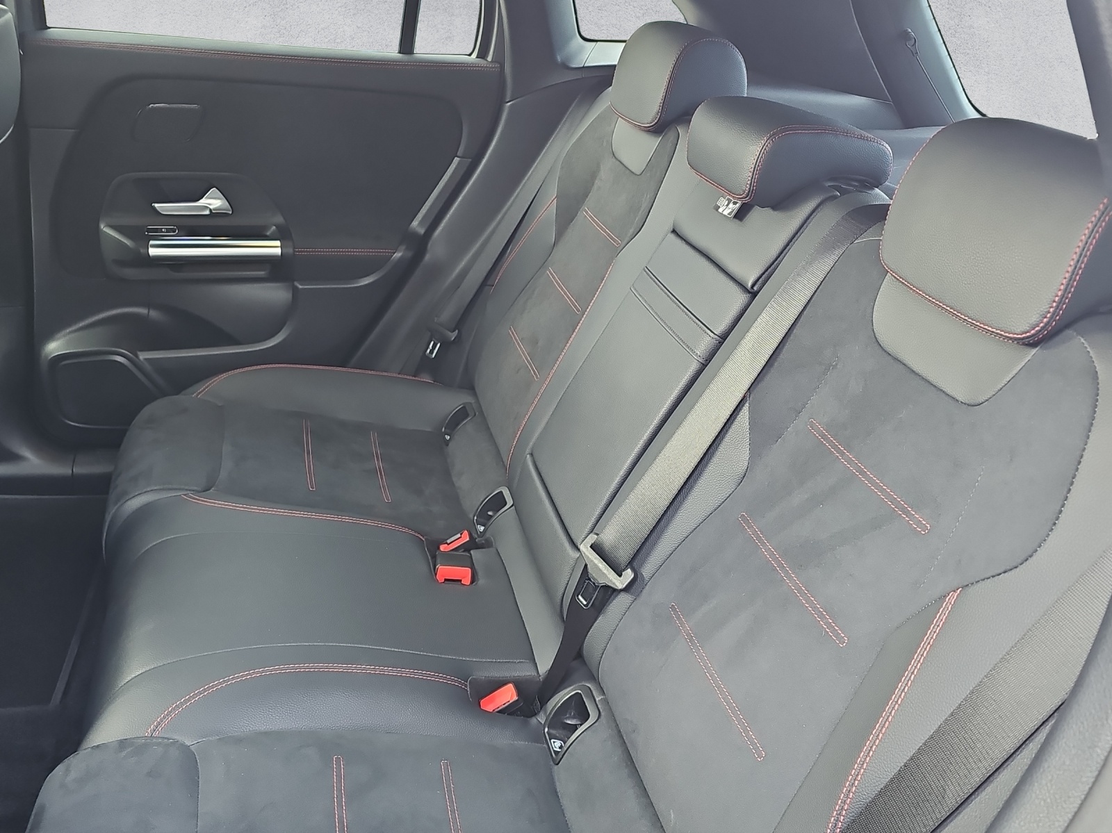 MERCEDES-BENZ EQA 300 AMG Line 4Matic - 16