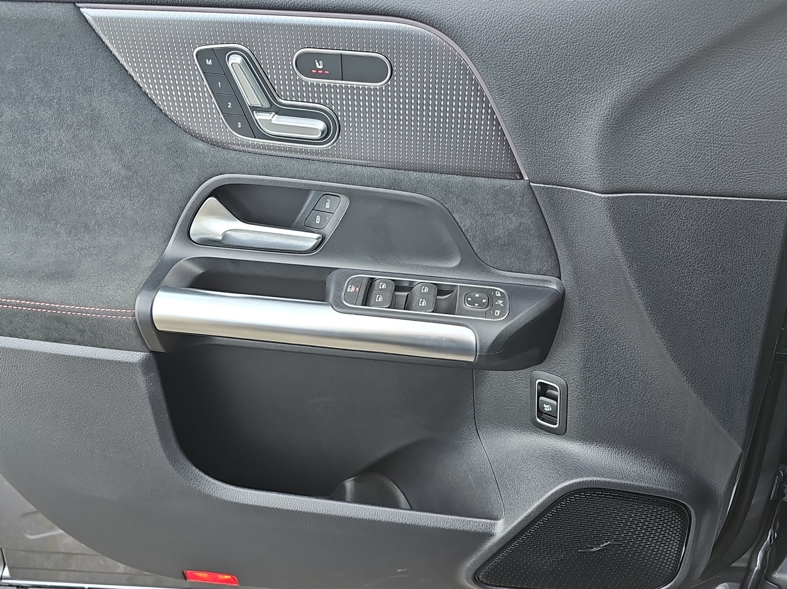 MERCEDES-BENZ EQA 300 AMG Line 4Matic - 15