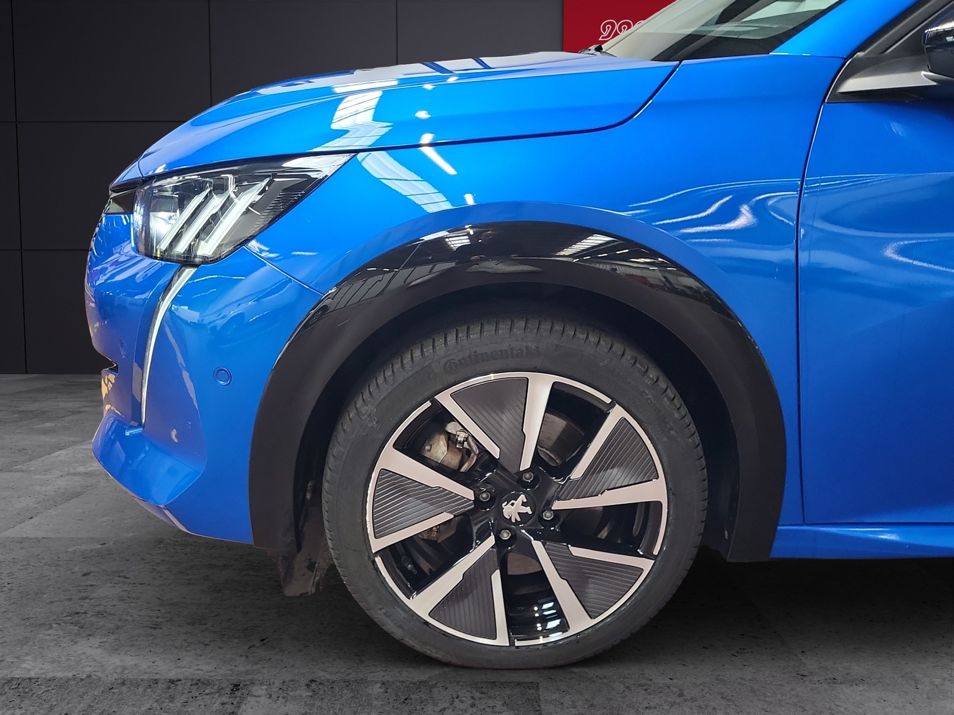 PEUGEOT 208 - 4