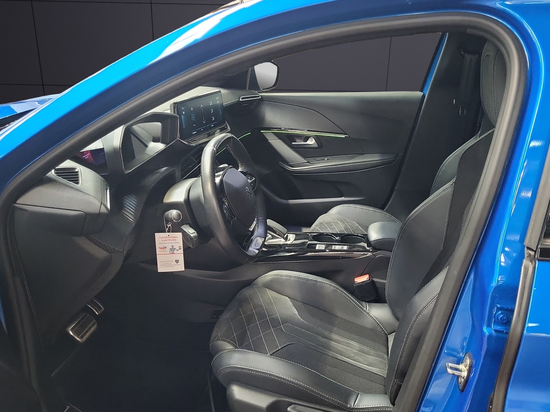 PEUGEOT 208 - 5