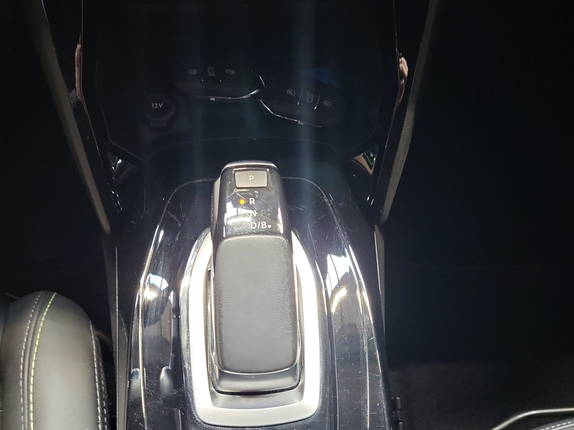 PEUGEOT 208 - 10