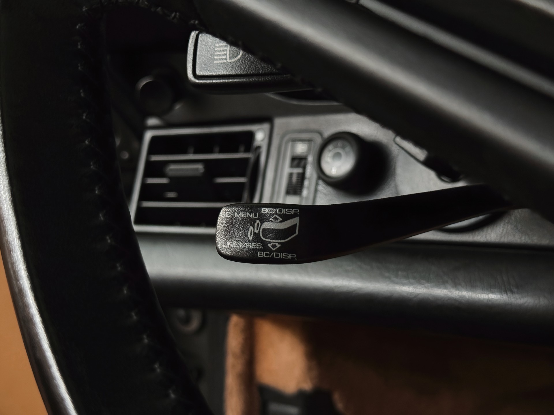 PORSCHE 911 Carrera 2 - 23